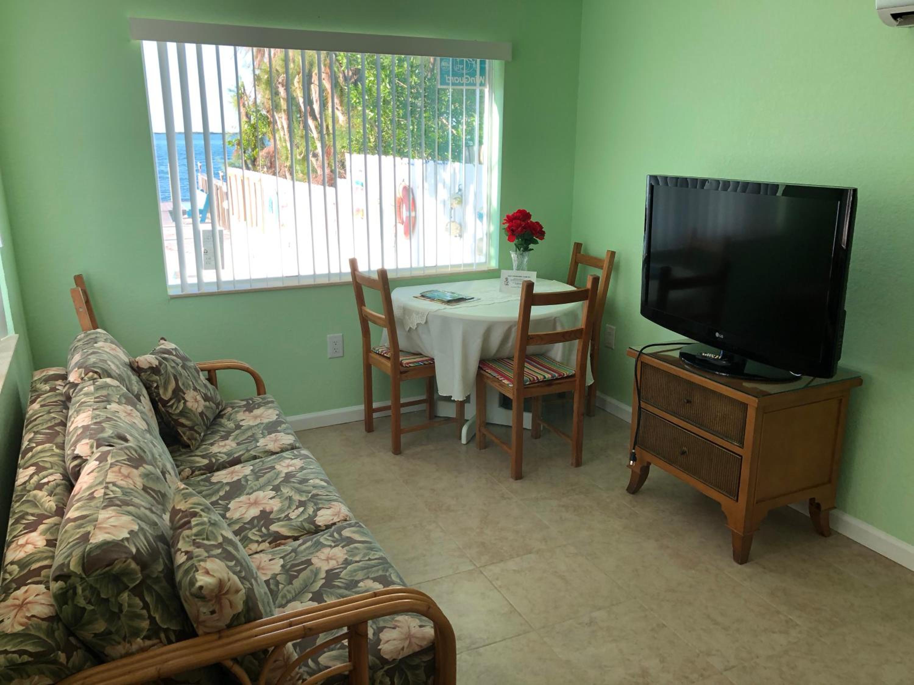 Deluxe Beach House with Bay View