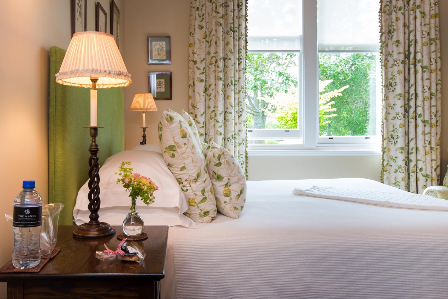 Deluxe King Room photo 2