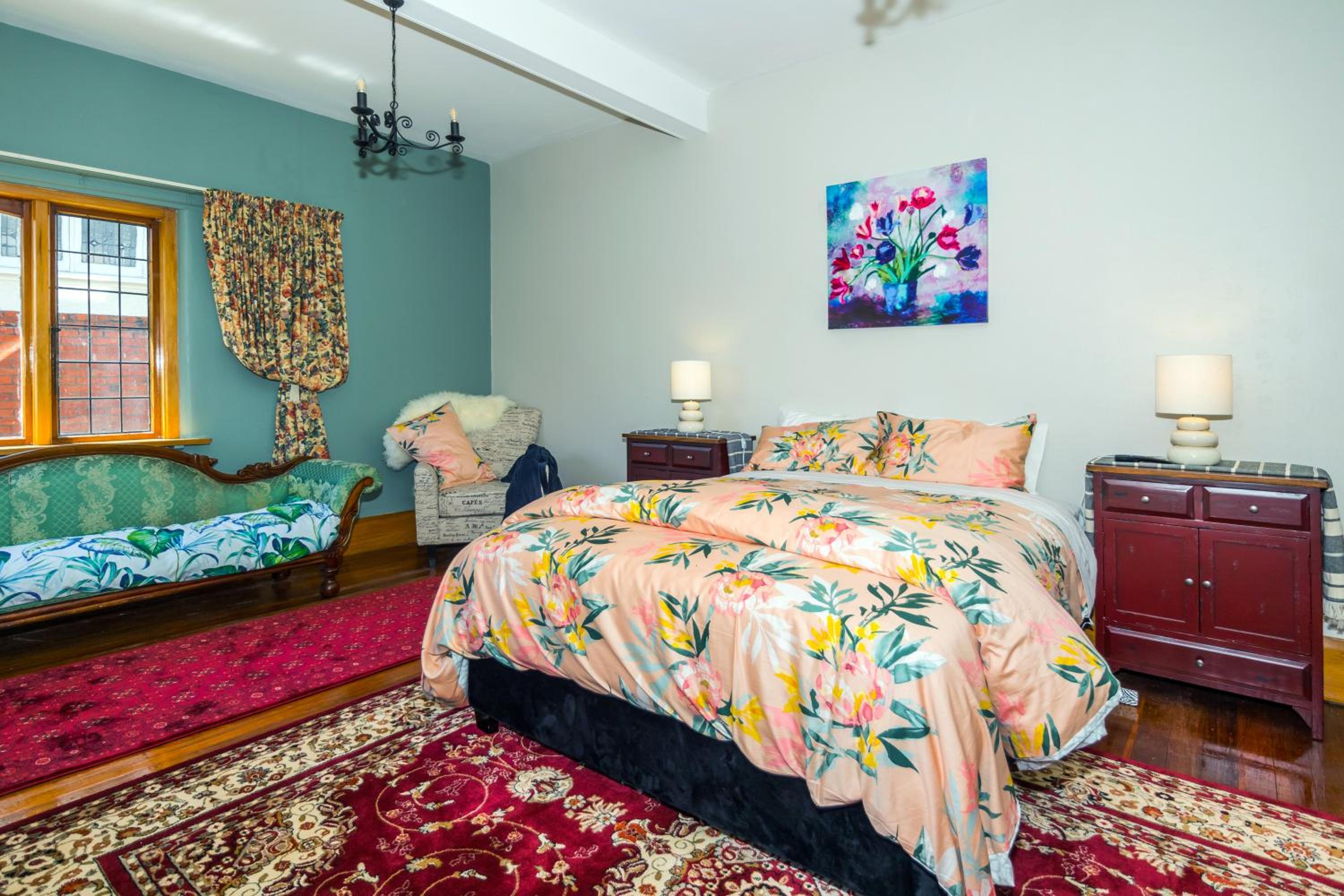 Deluxe Queen Suite photo 3