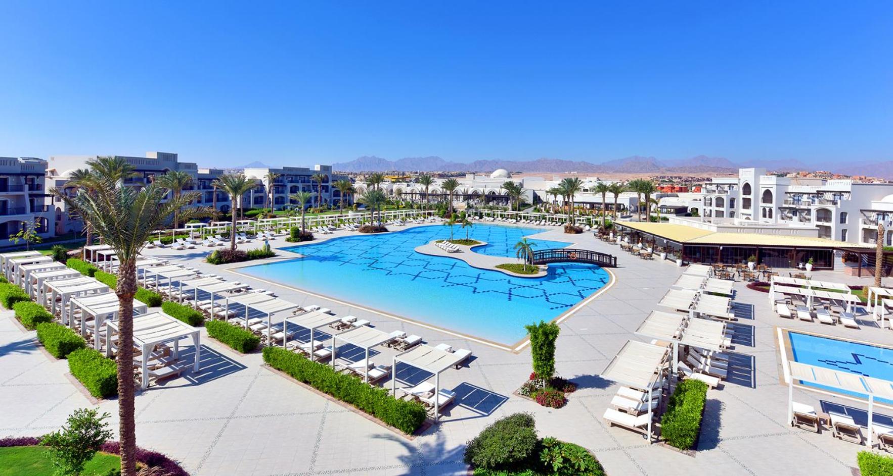 Deluxe Family Pool View thumbnail 6