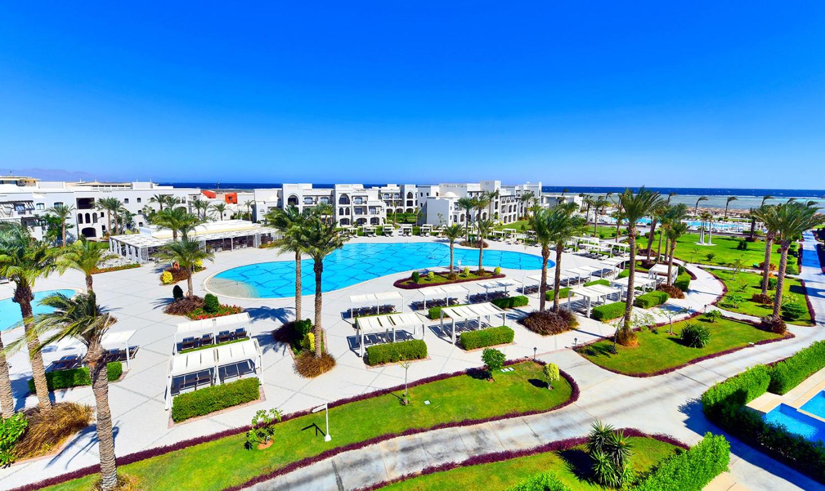 Deluxe Family Queen Room with Partial Sea View