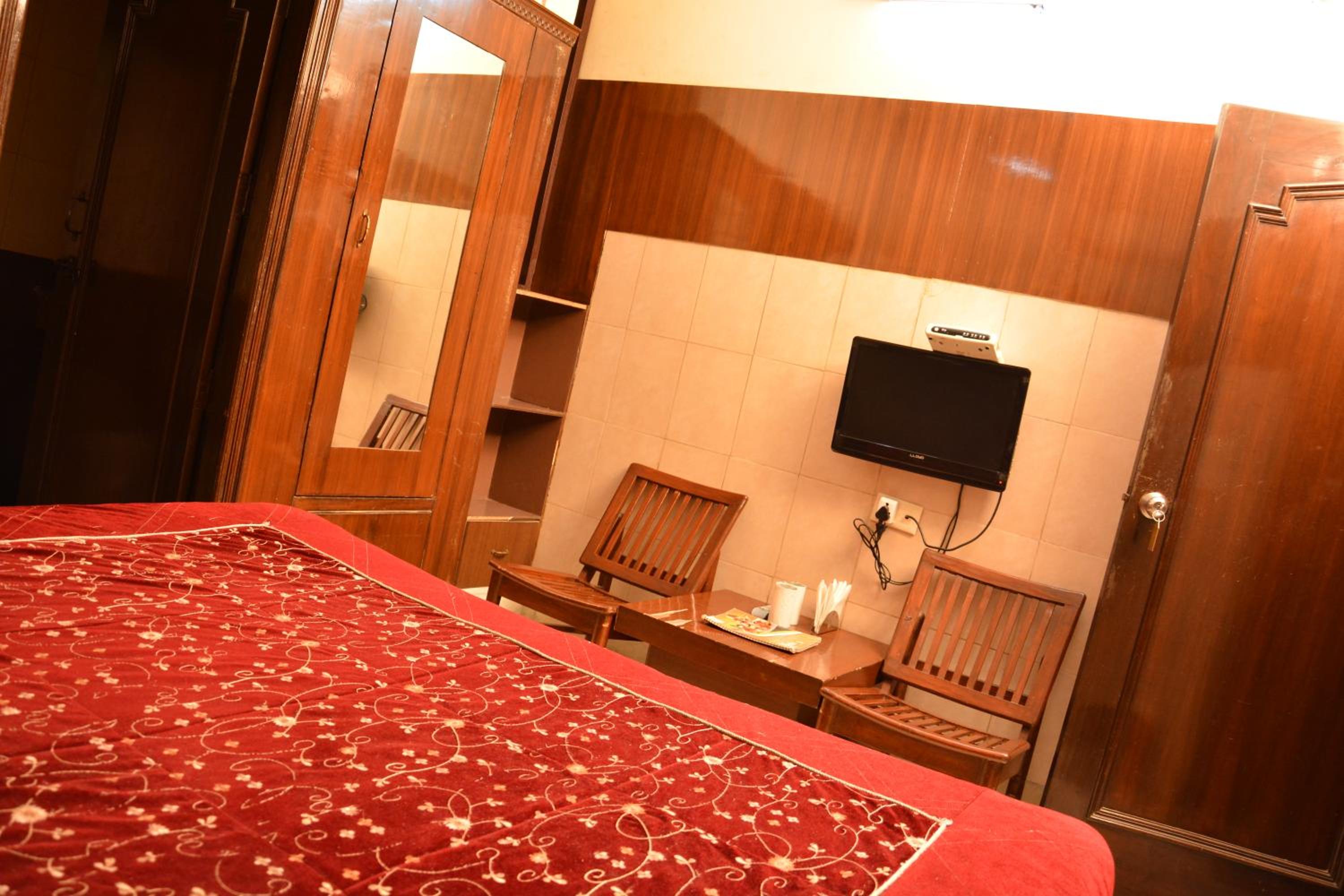 Standard Double Room - Photo 2