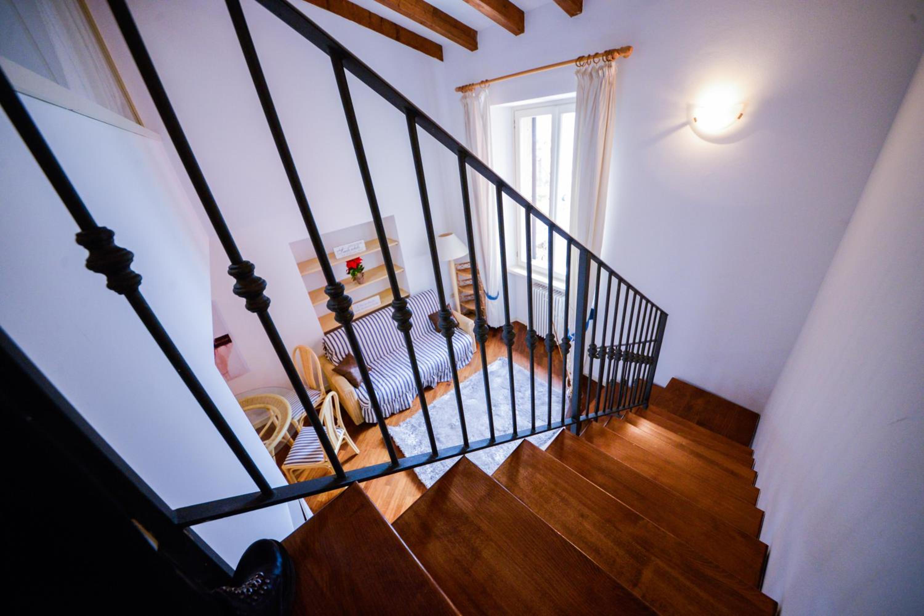One-Bedroom Apartment with Lake View - Photo 1