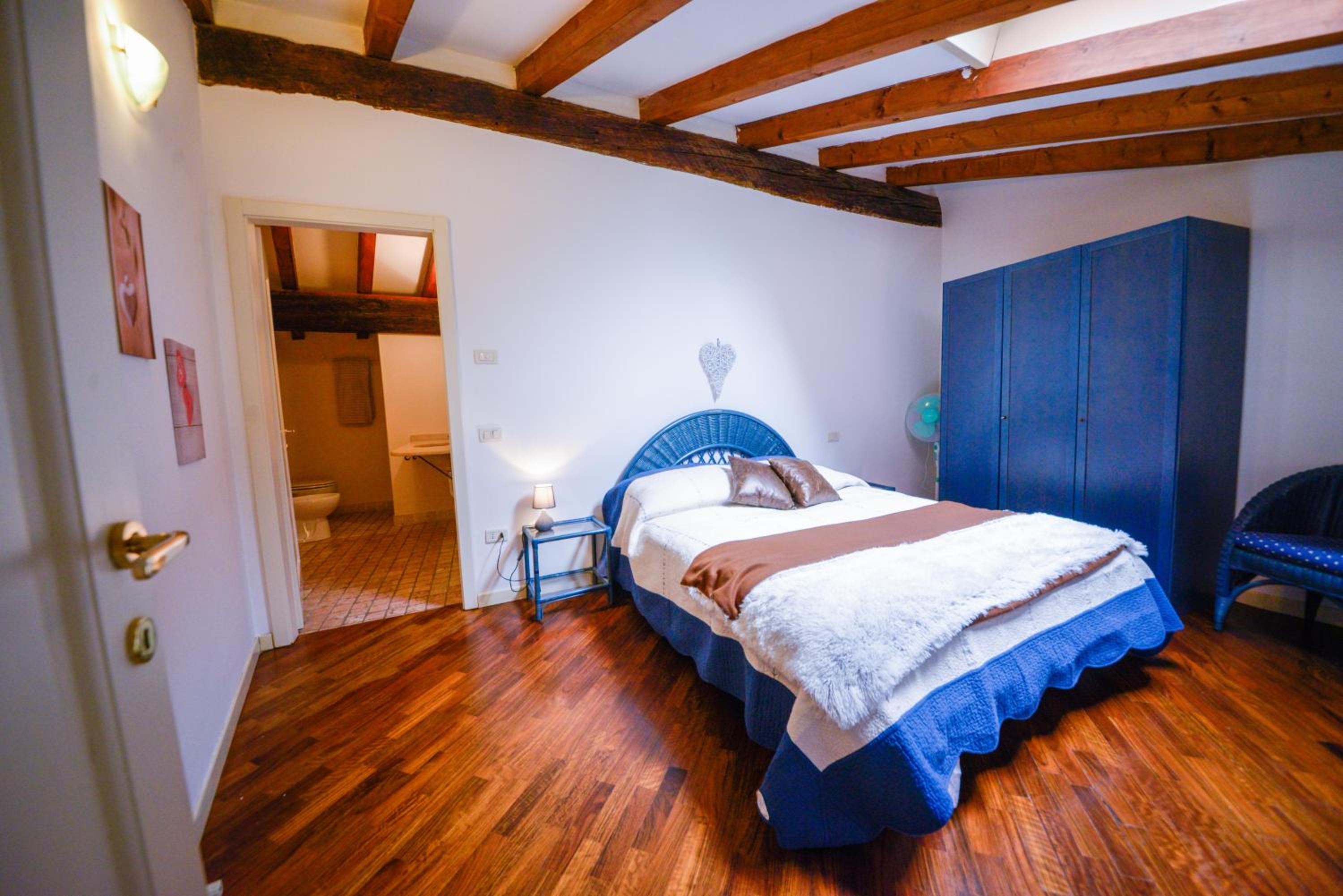 One-Bedroom Apartment with Lake View - Photo 7
