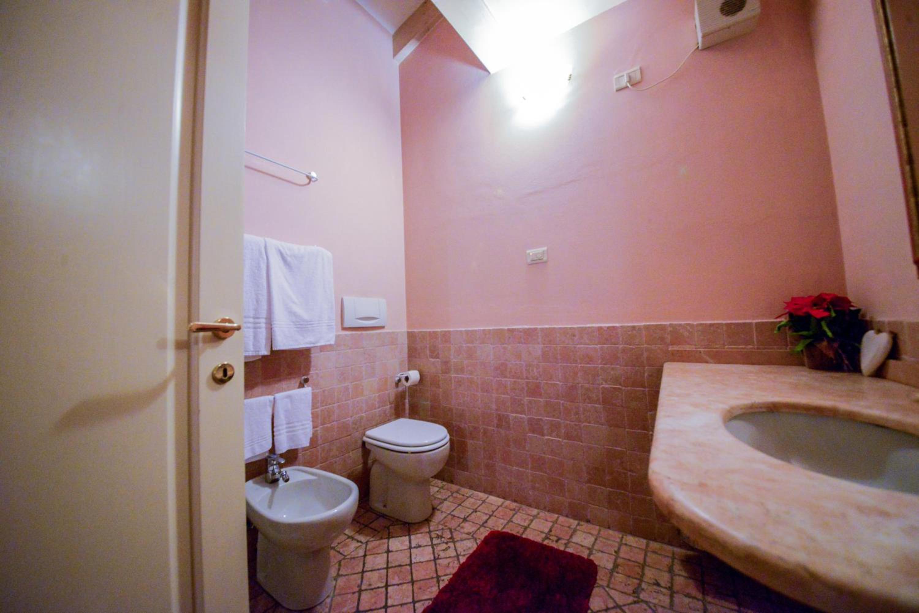 One-Bedroom Penthouse Apartment - Photo 13