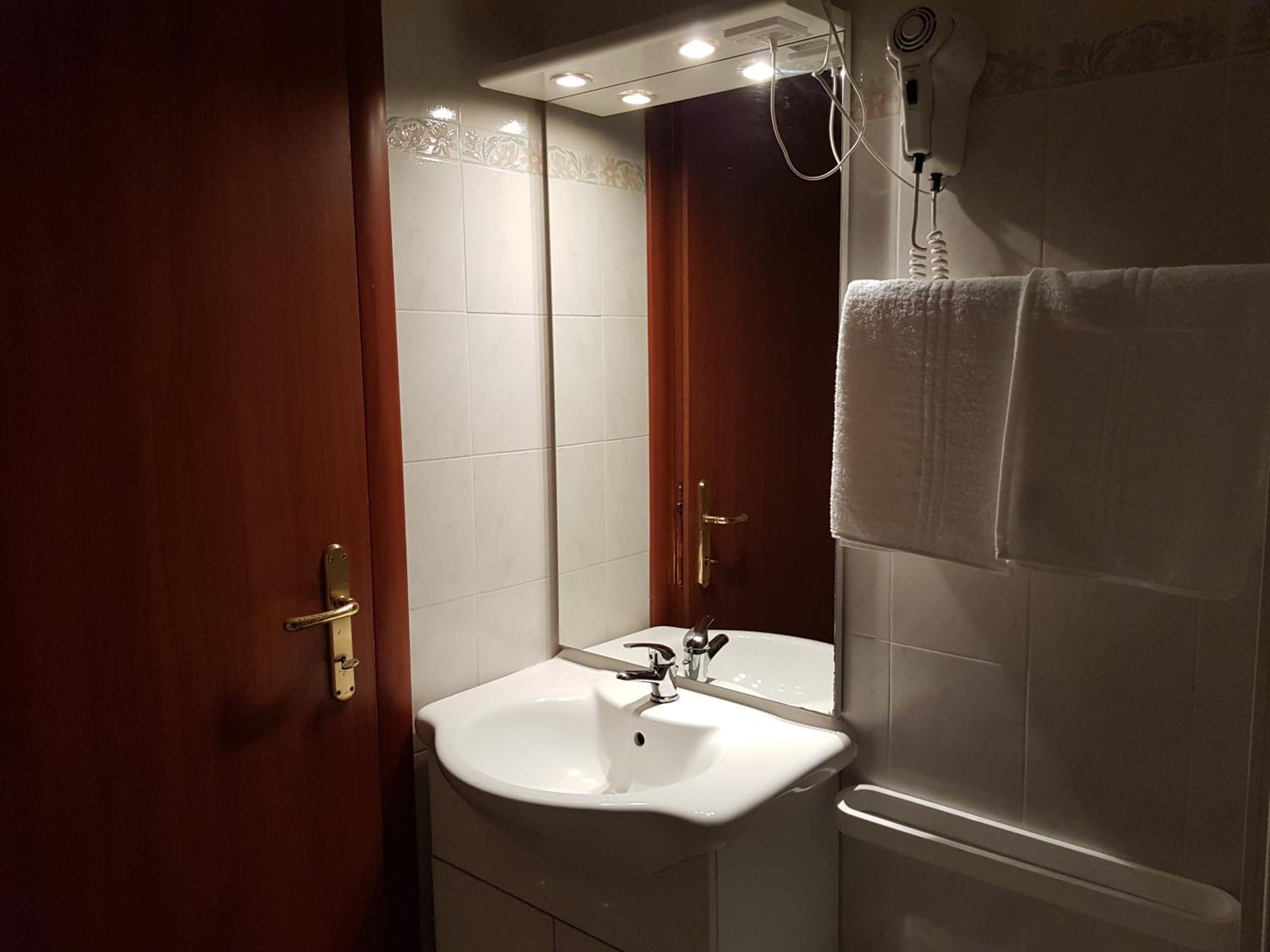 Standard Double Room With Private Bathroom photo 2