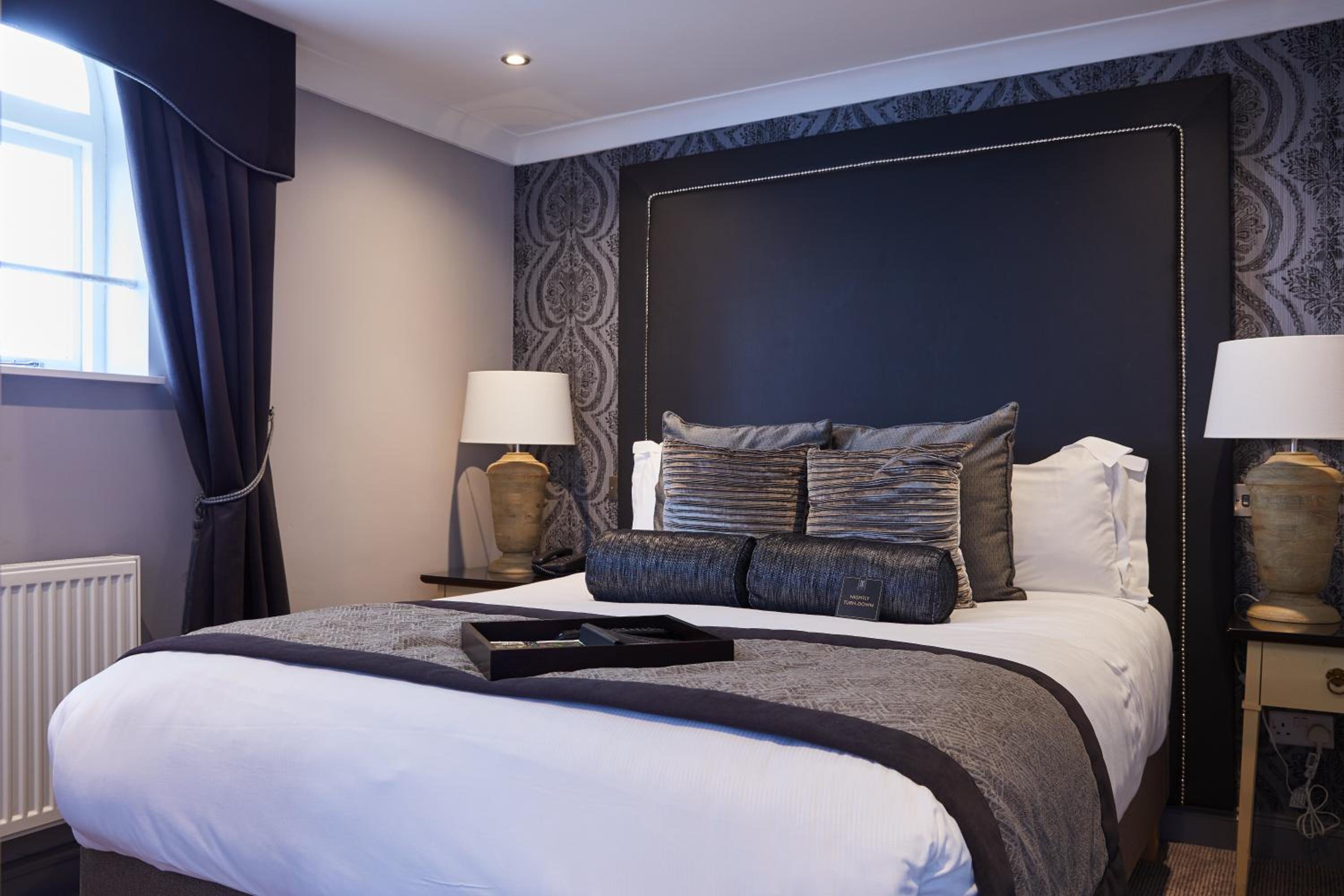 Queen Suite with Sofa Bed - Non-Smoking