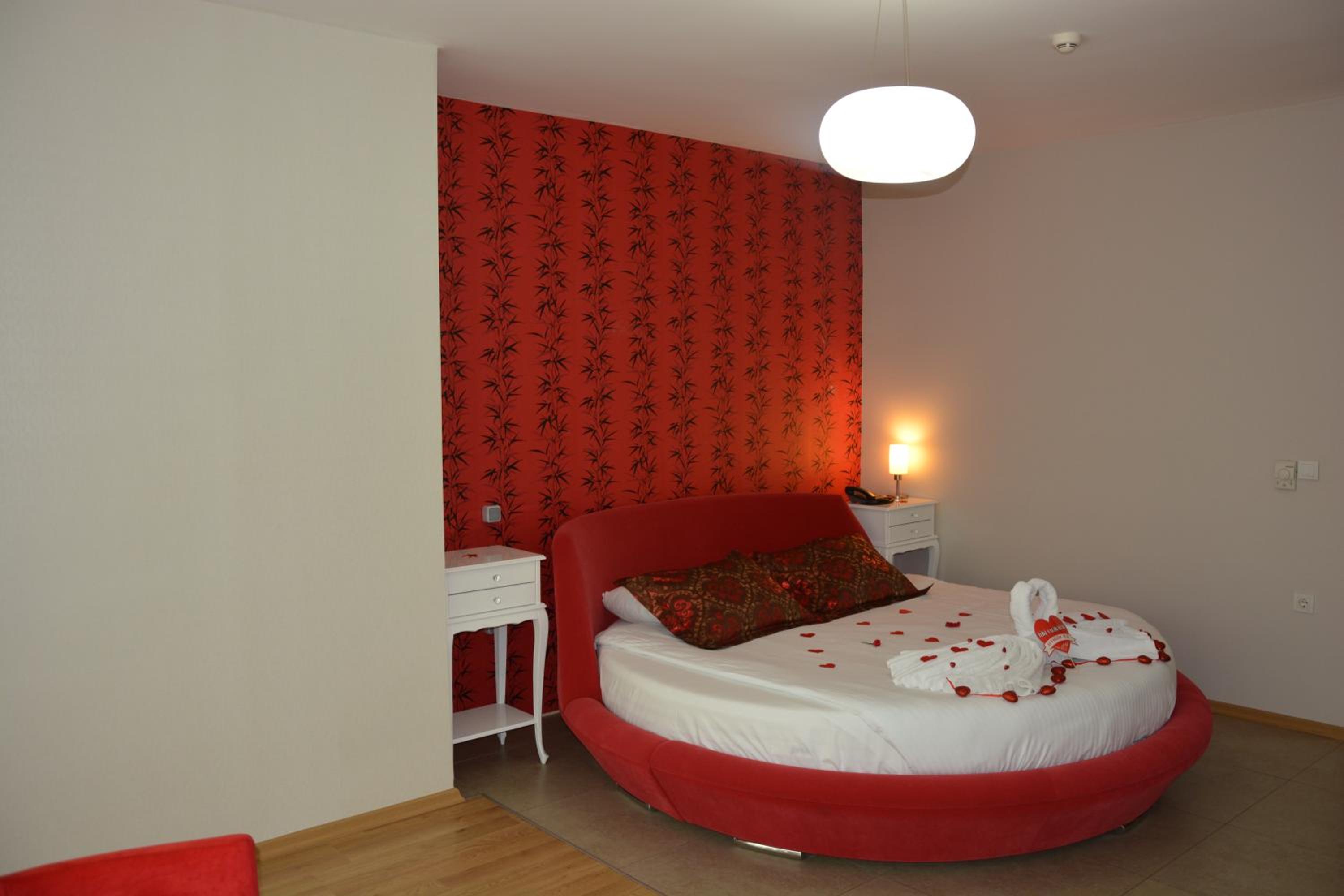 Honeymoon Suite photo 2
