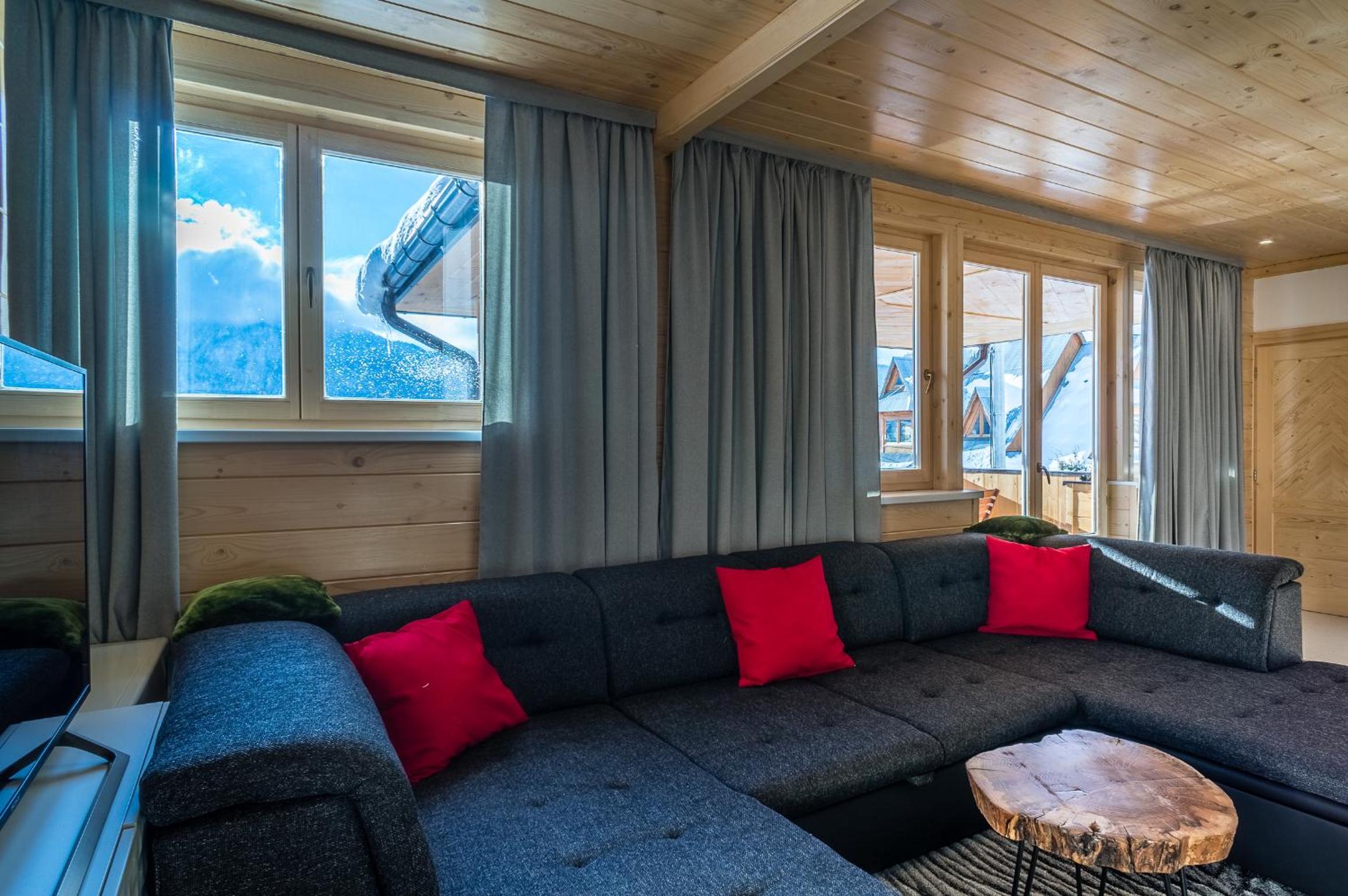 Luxury Apartment - Photo 14