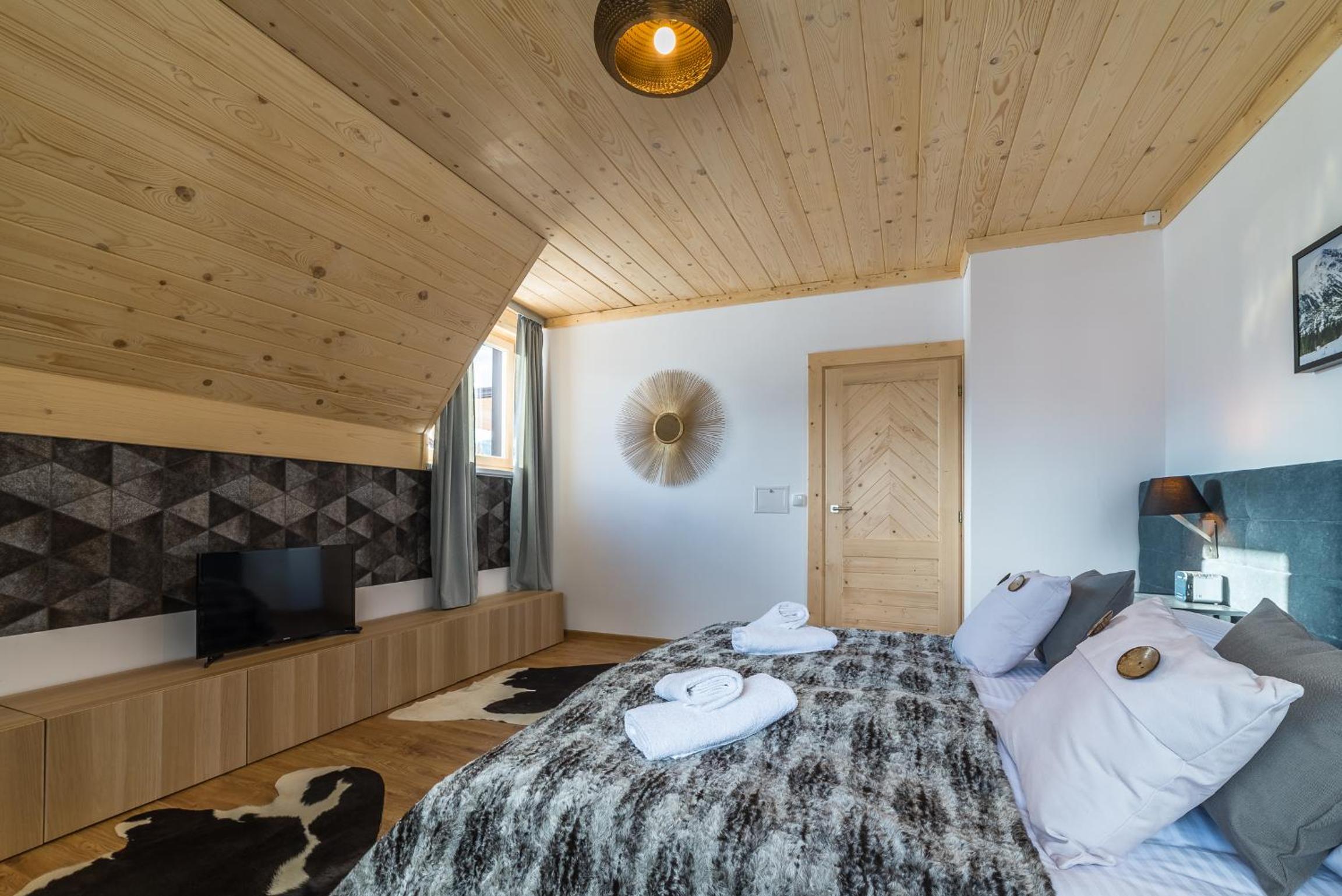 Luxury Apartment - Photo 10