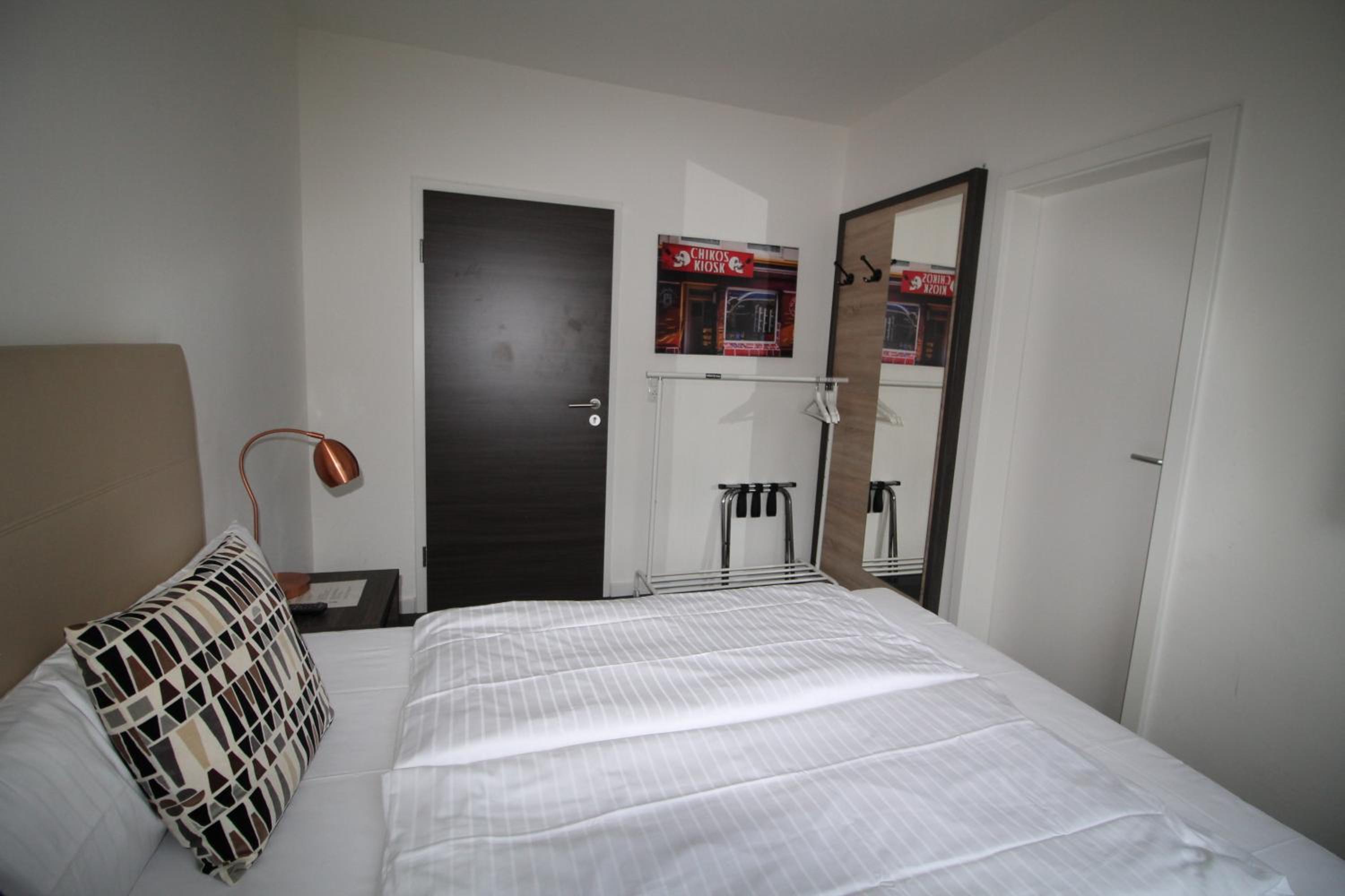 Small Double Room - Photo 6