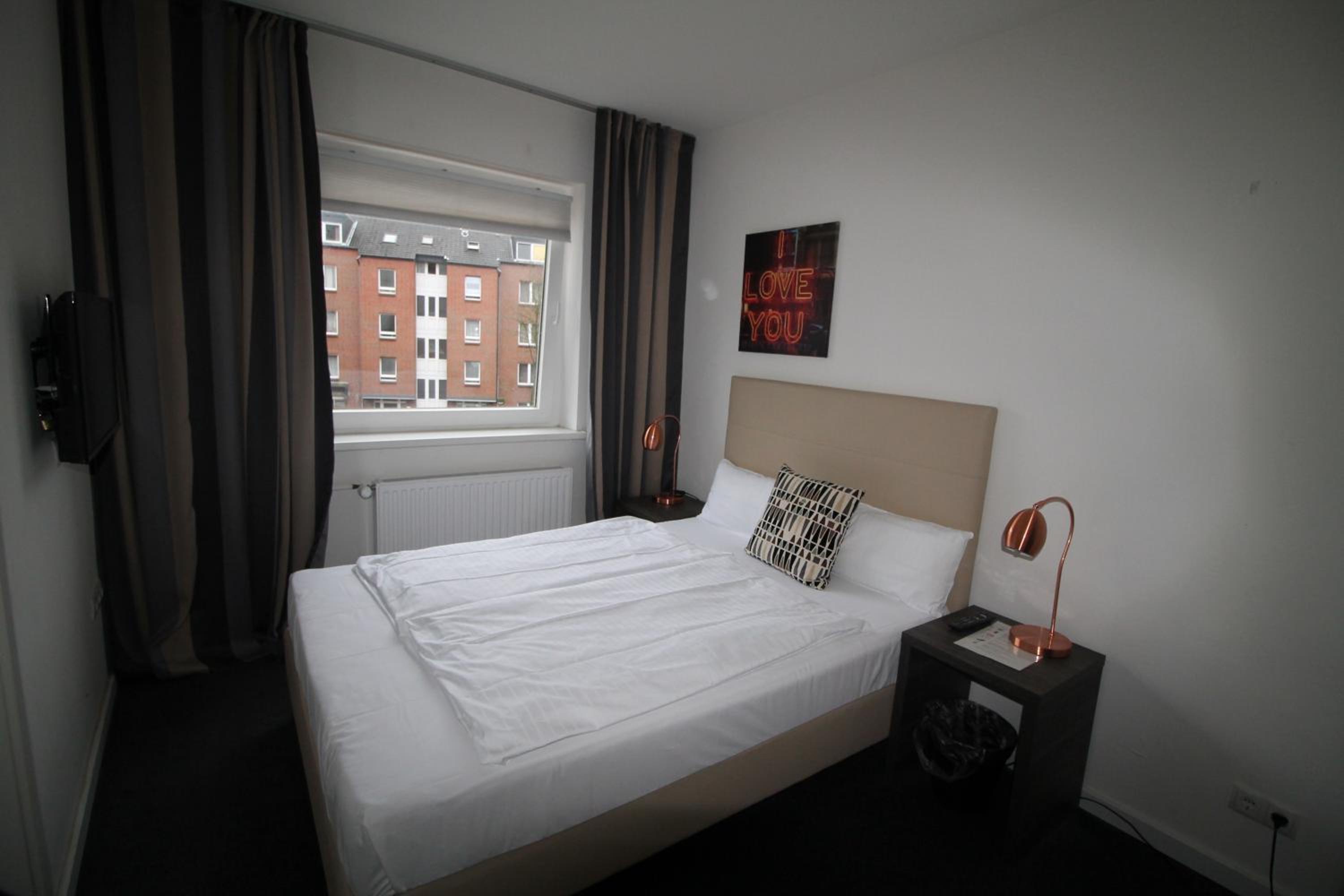 Small Double Room - Photo 2