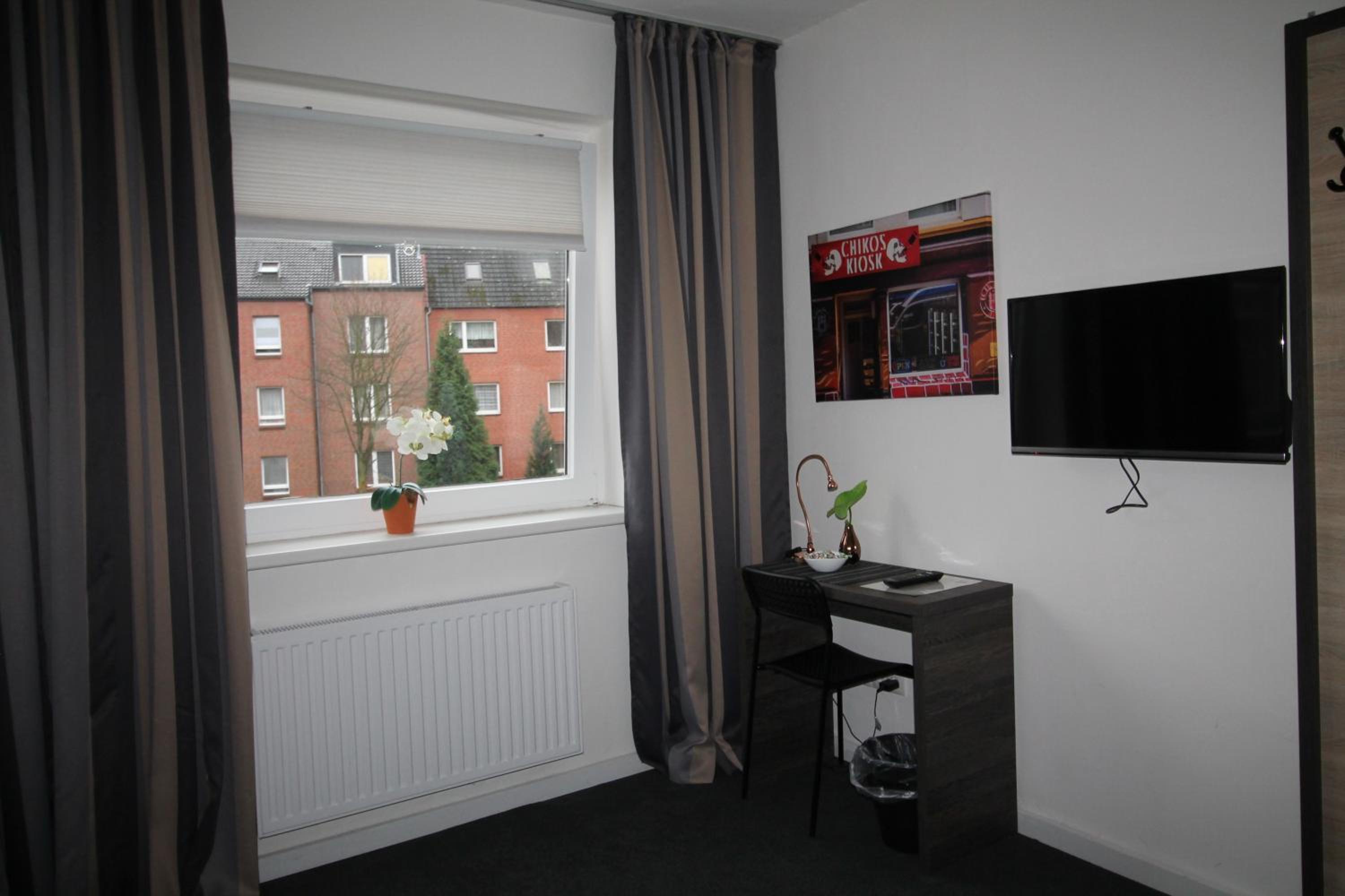 Large Double Room - Photo 4