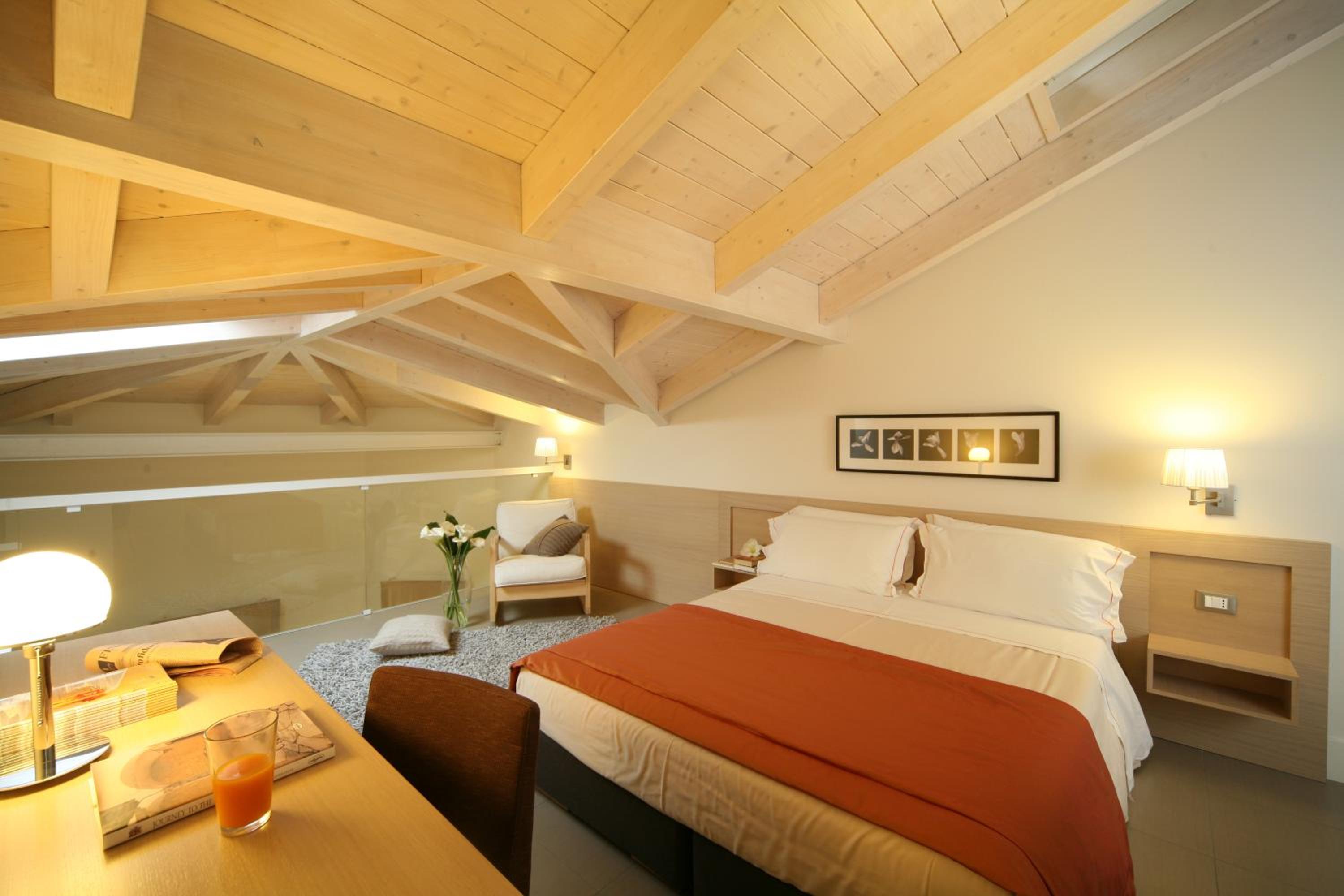 Deluxe Suite - Photo 8