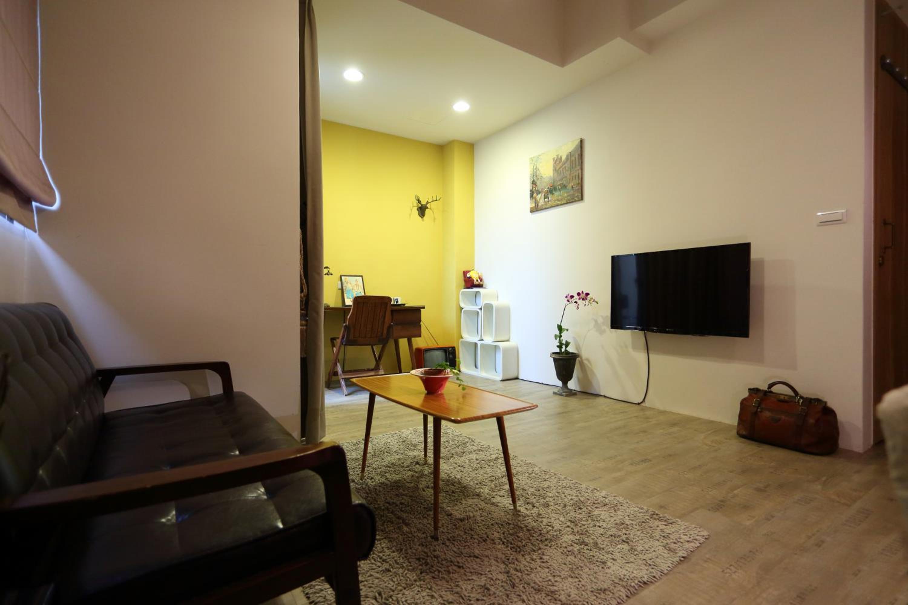 Queen Room with Balcony and City View 