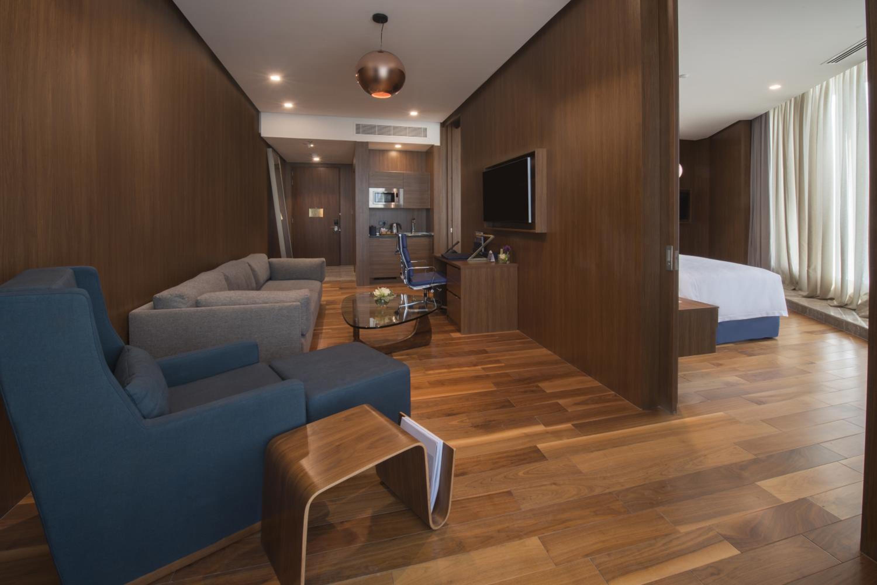King One Bedroom Suite - Non Smoking