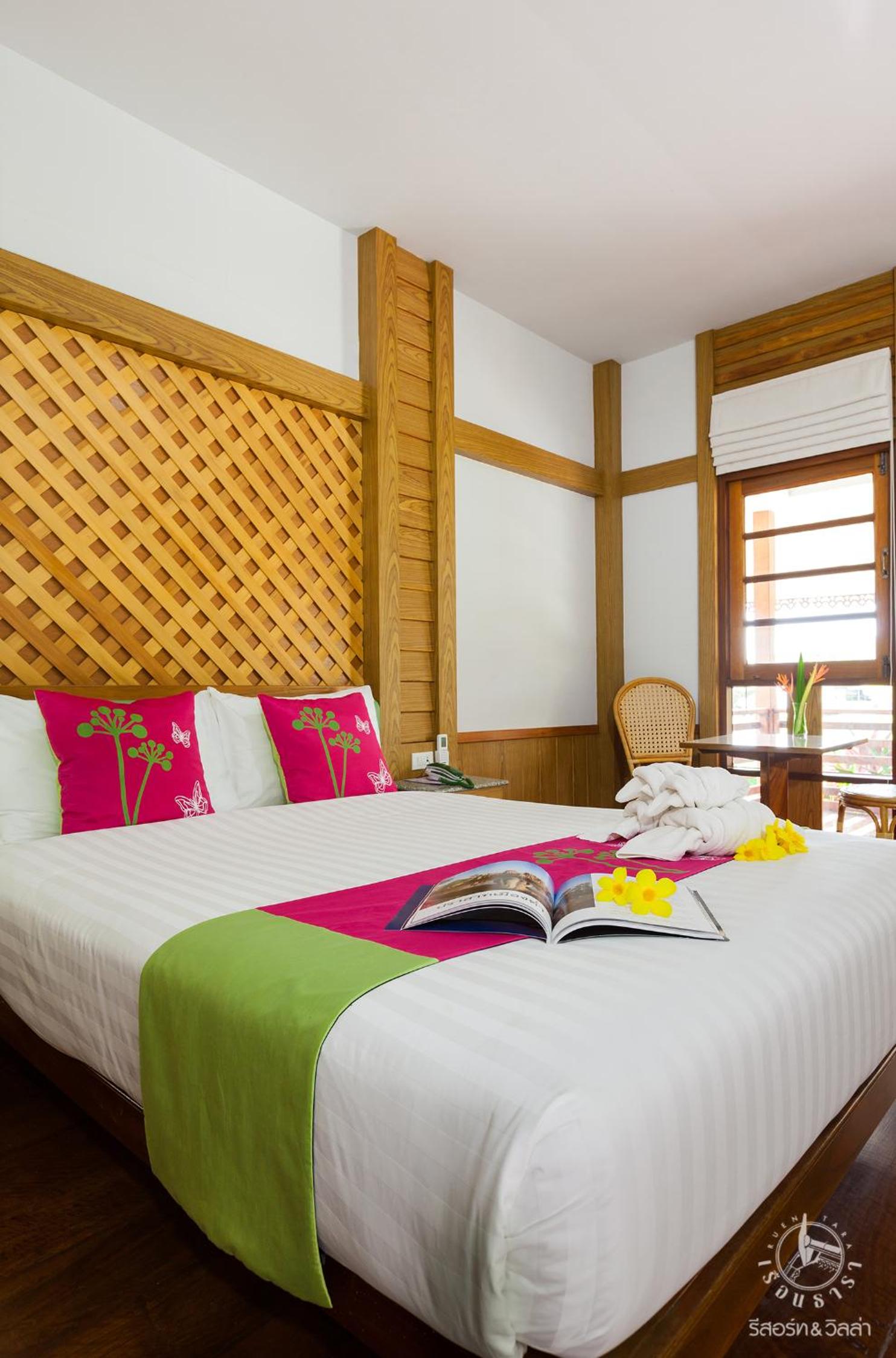 Standard Twin Room - Photo 11