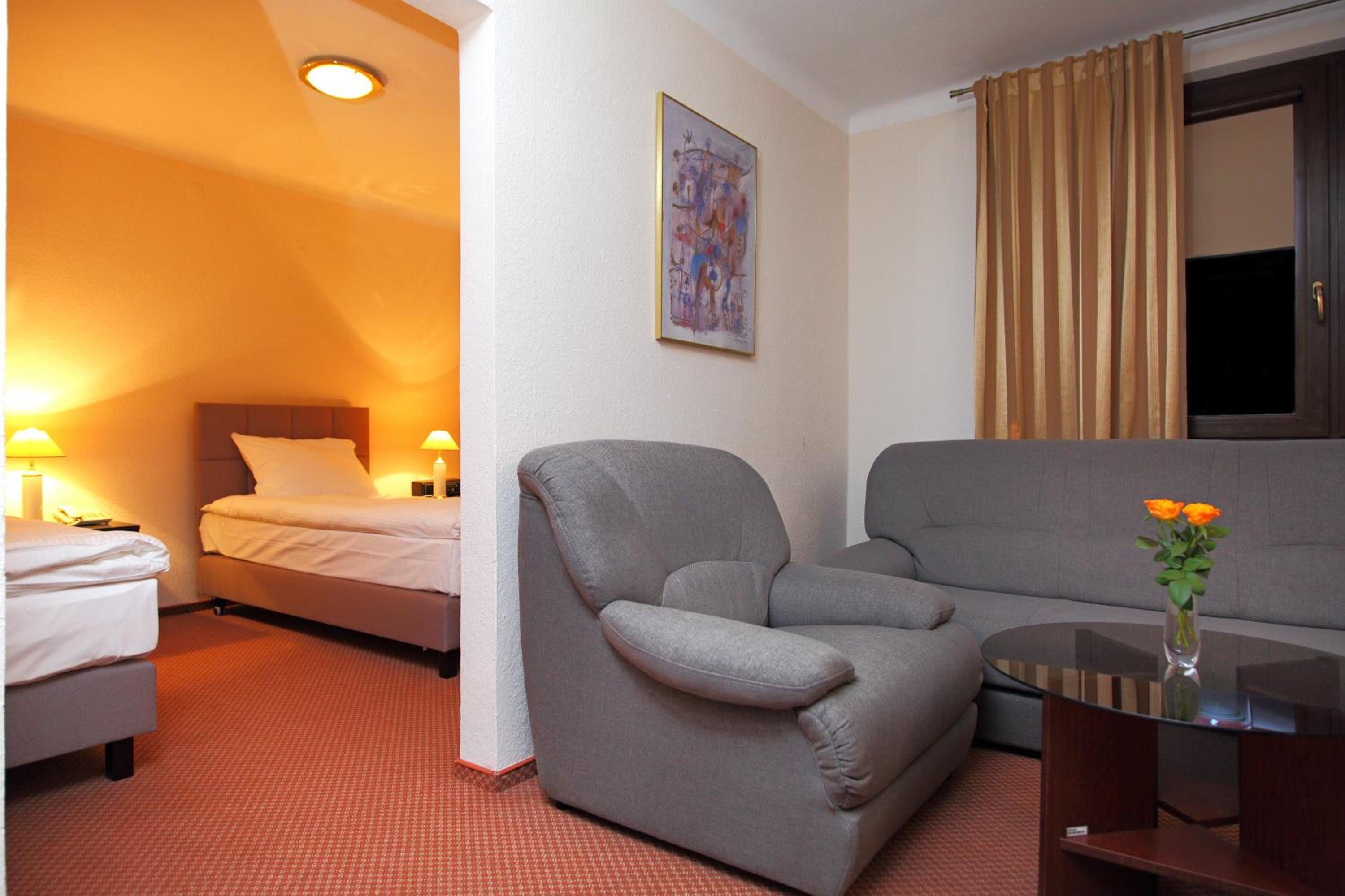 Standard Twin Room - Photo 4