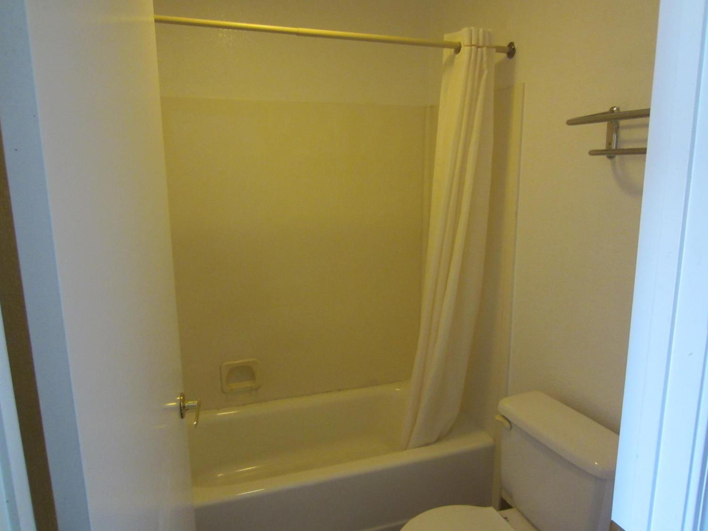 Queen Room - Non-Smoking - Photo 2