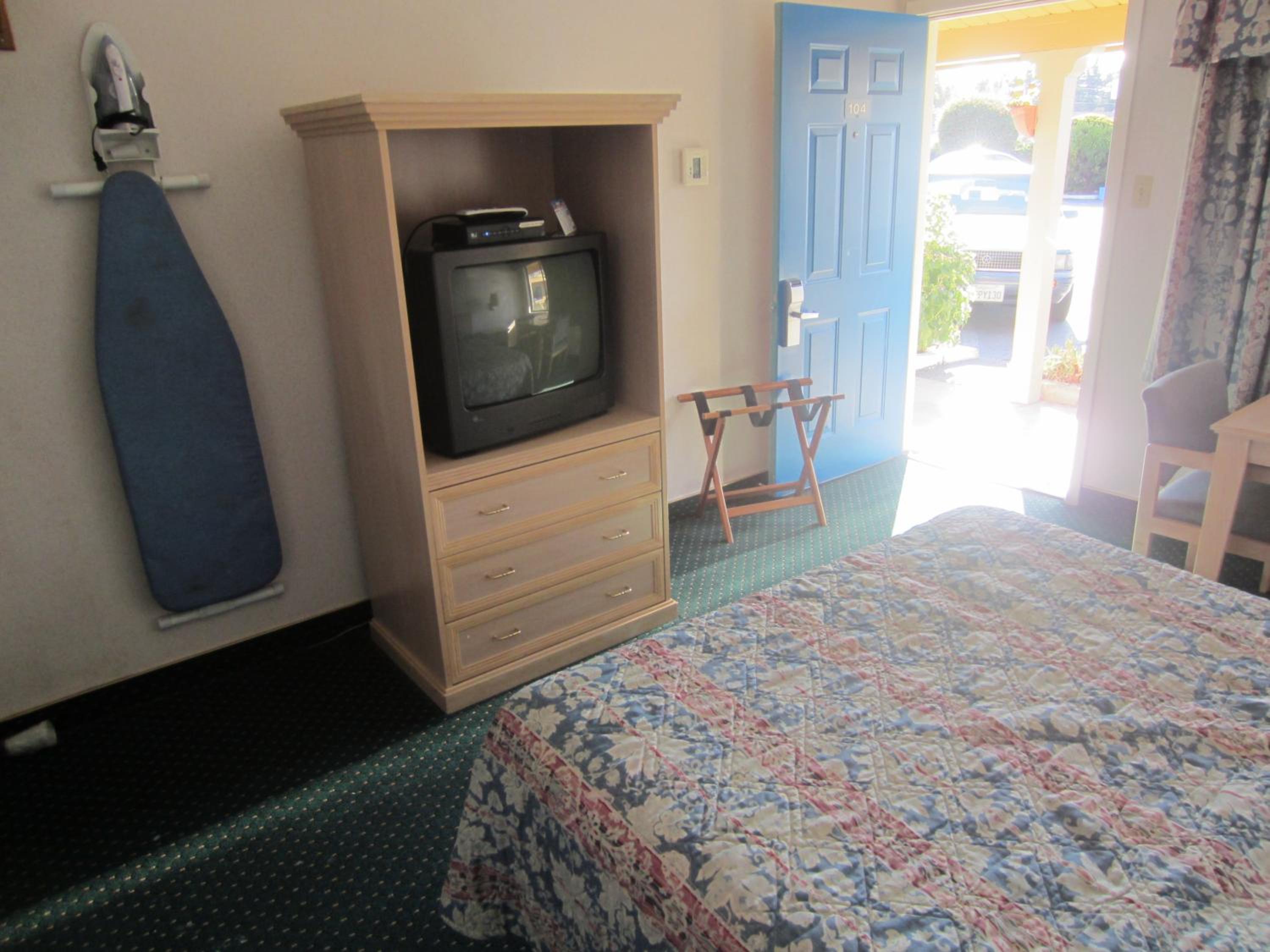 Queen Room - Non-Smoking - Photo 3
