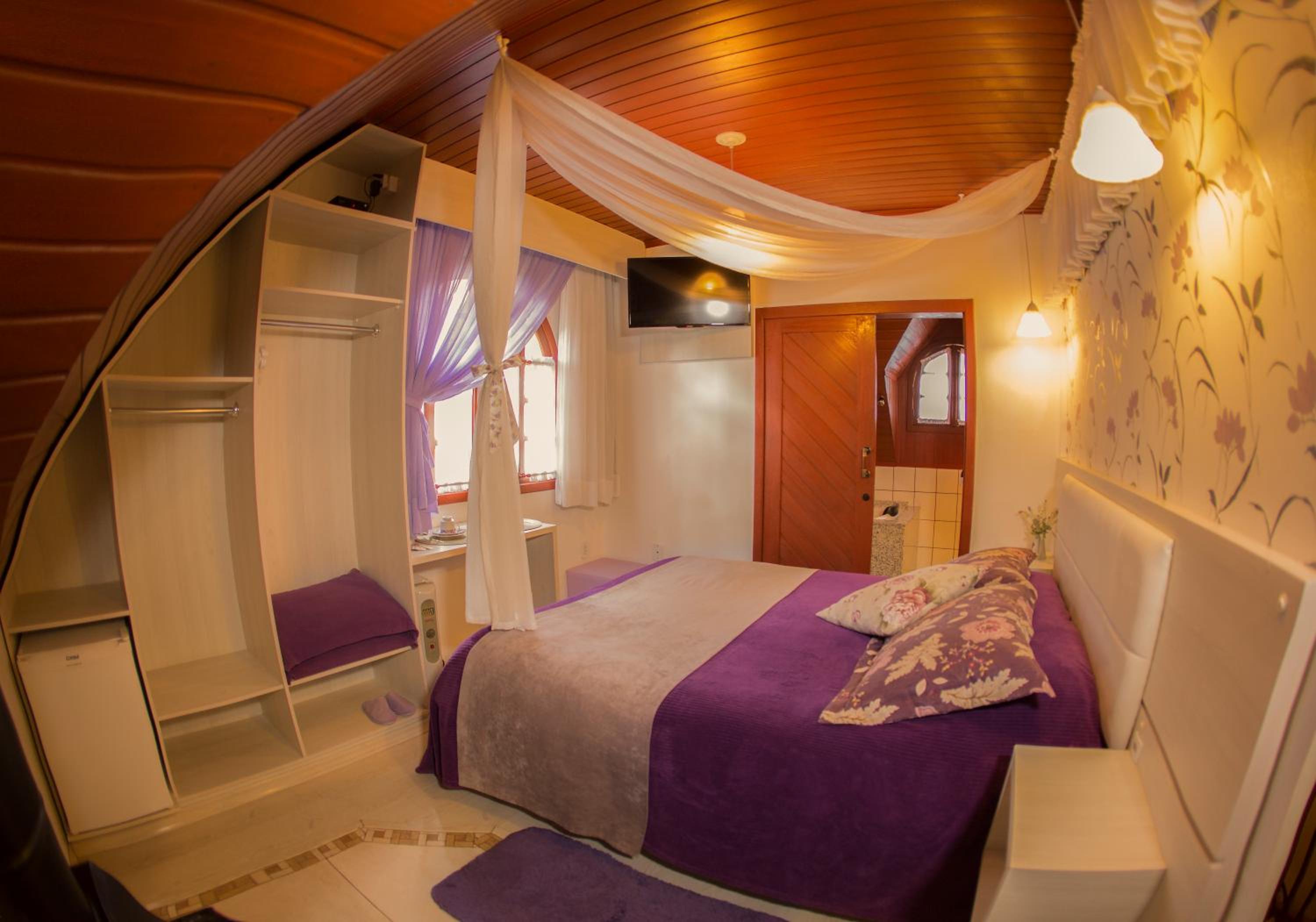 Suite with Fireplace photo 1