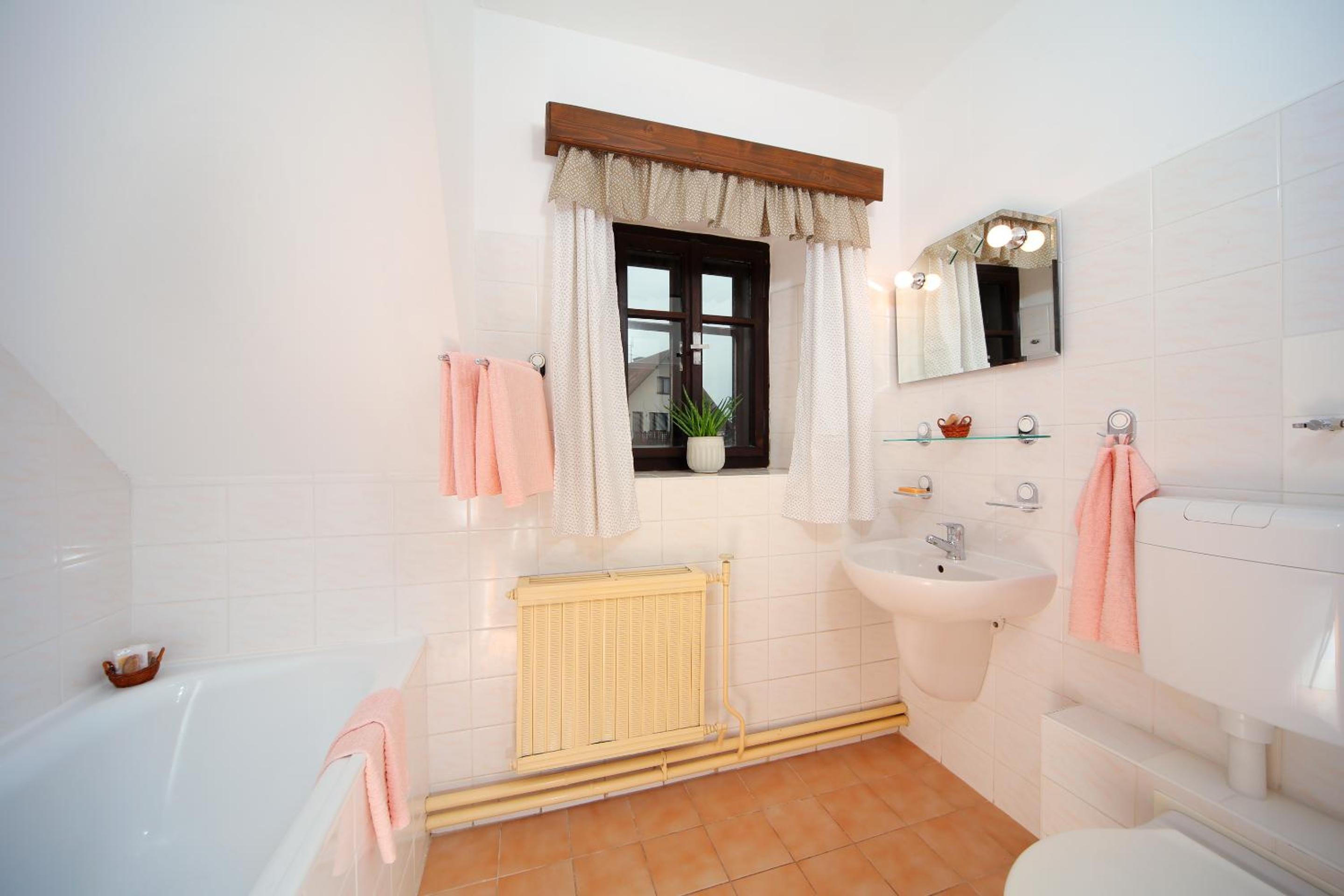 Double or Twin Room with Private Bathroom photo 3