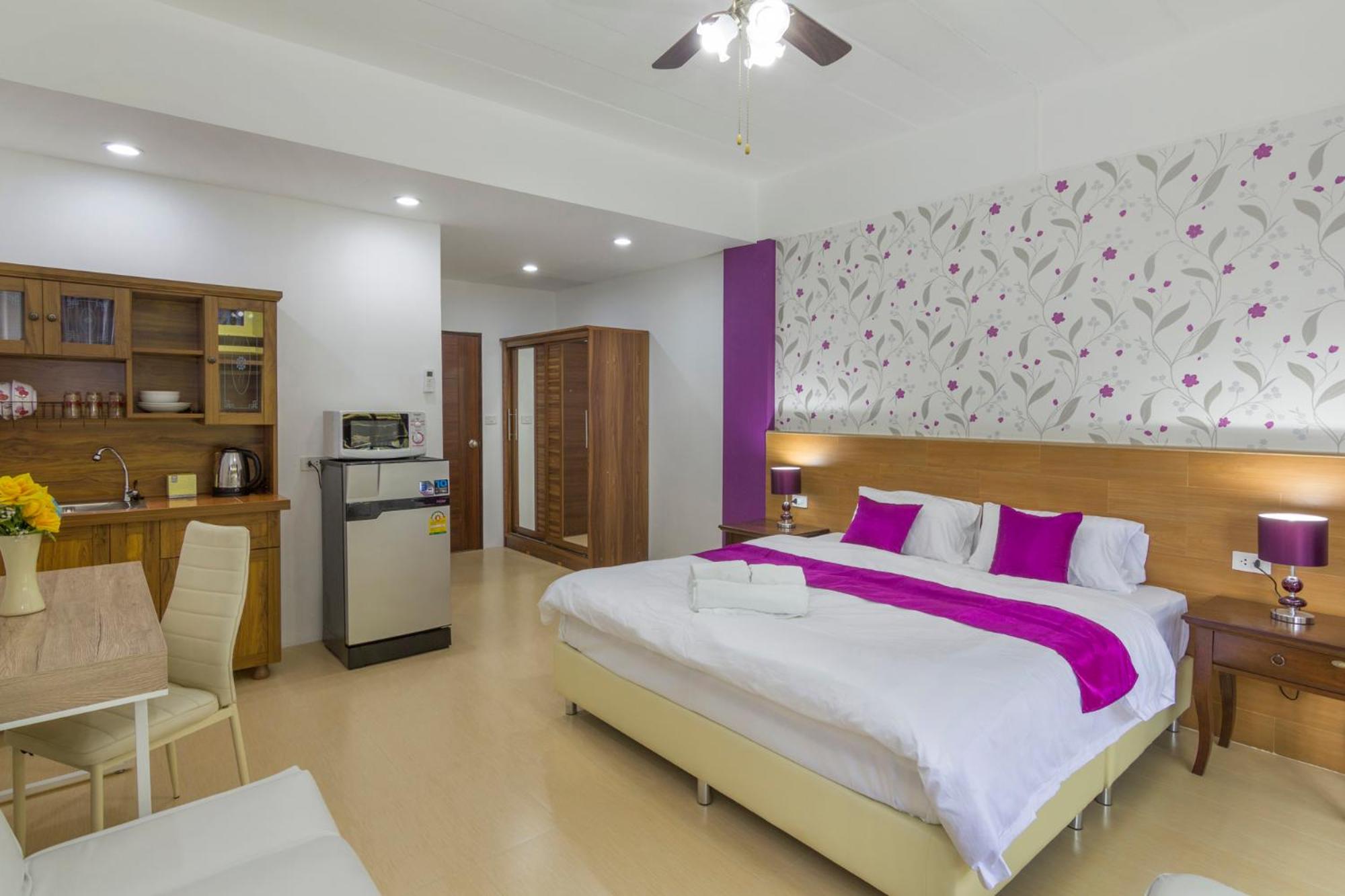 Deluxe Double Room with Balcony photo 1