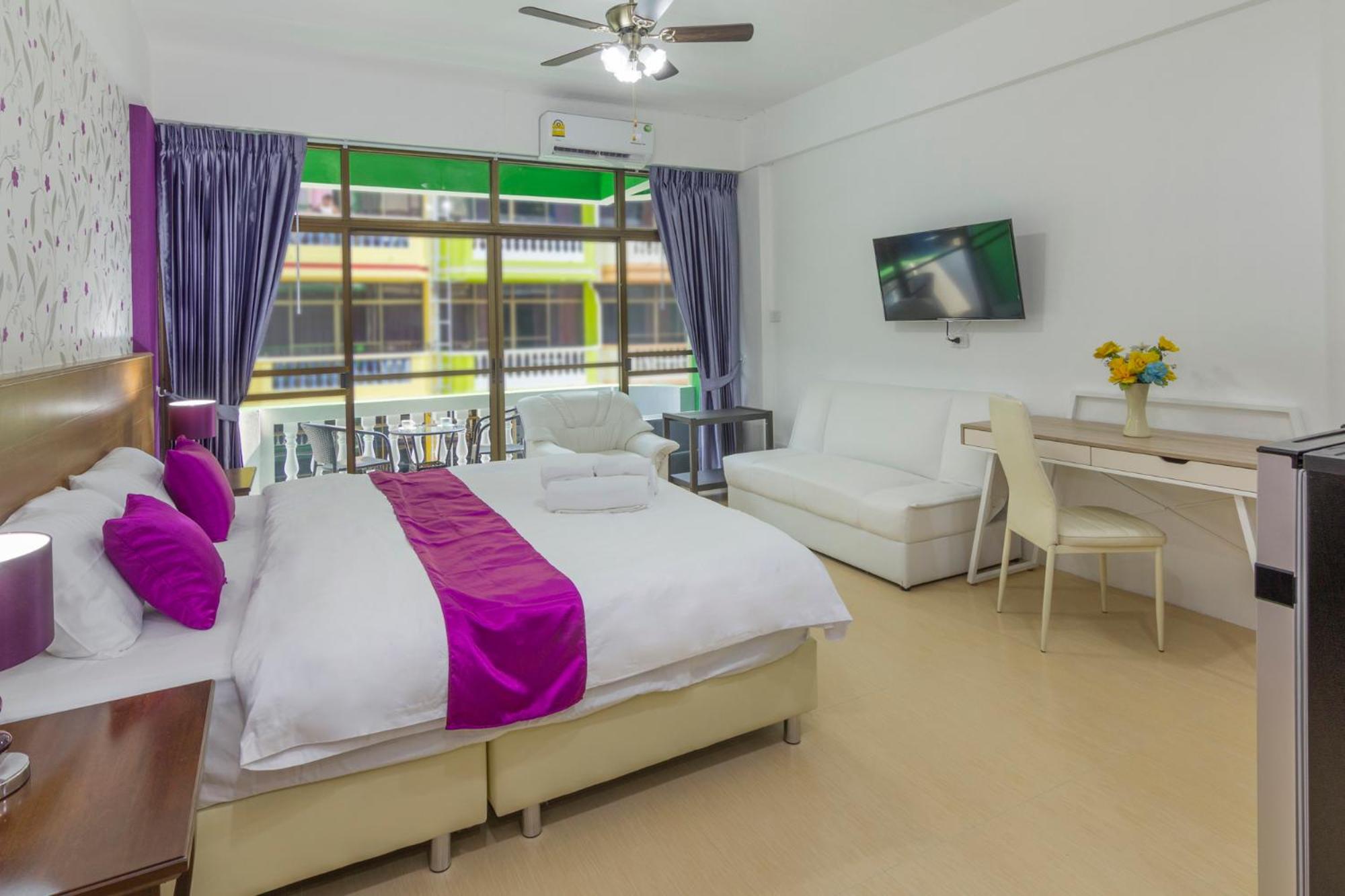 Deluxe Double Room with Balcony photo 3