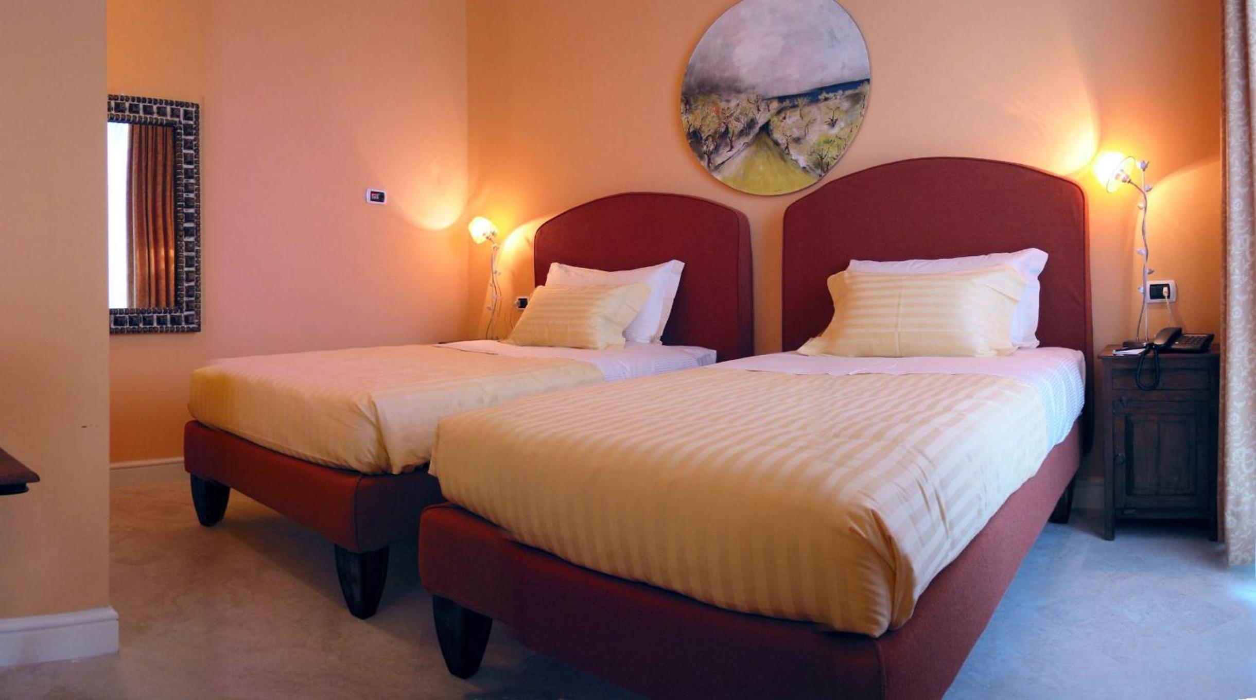 Classic Double or Twin Room with Garden View - Photo 3
