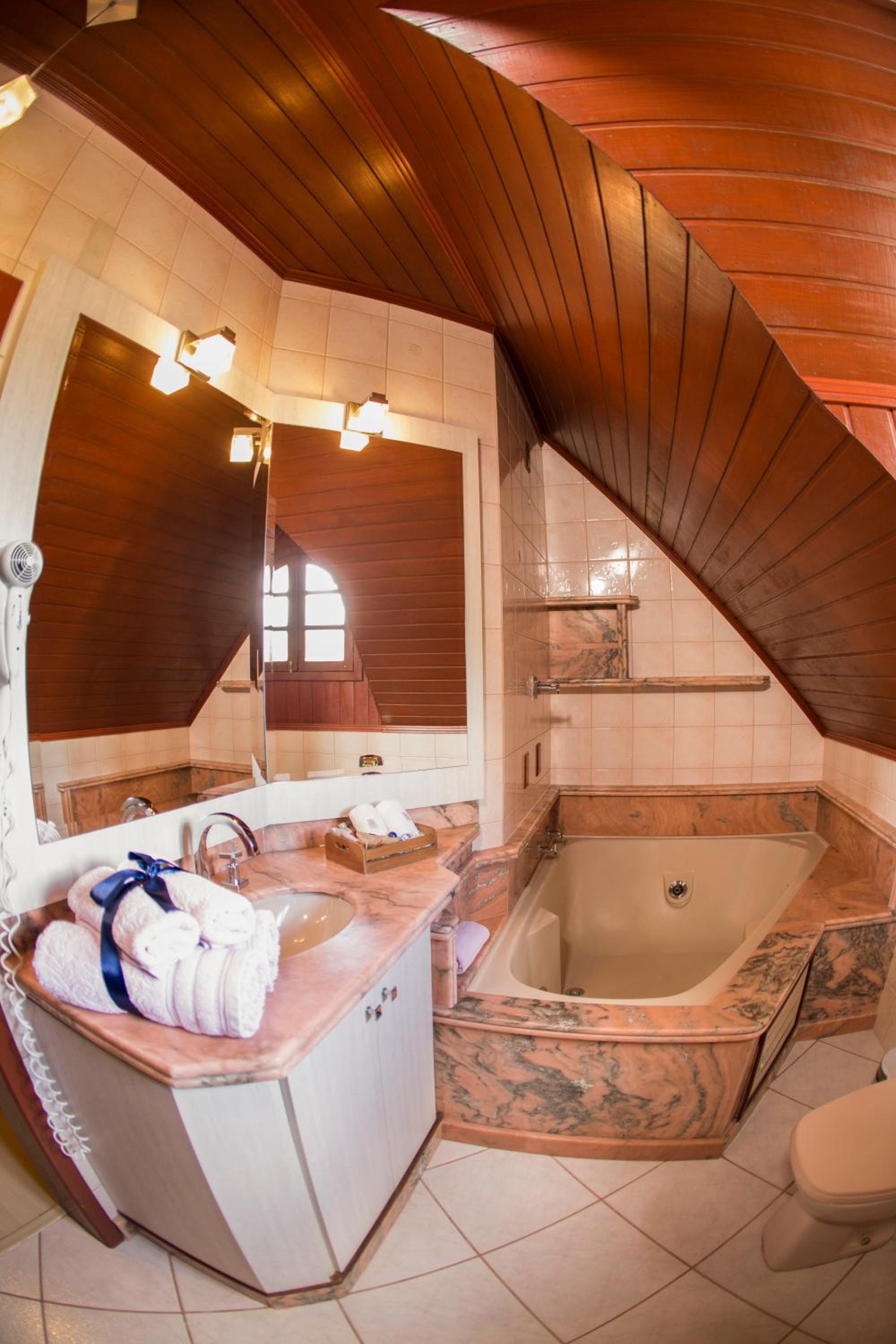Suite with Spa Bath and Balcony photo 2