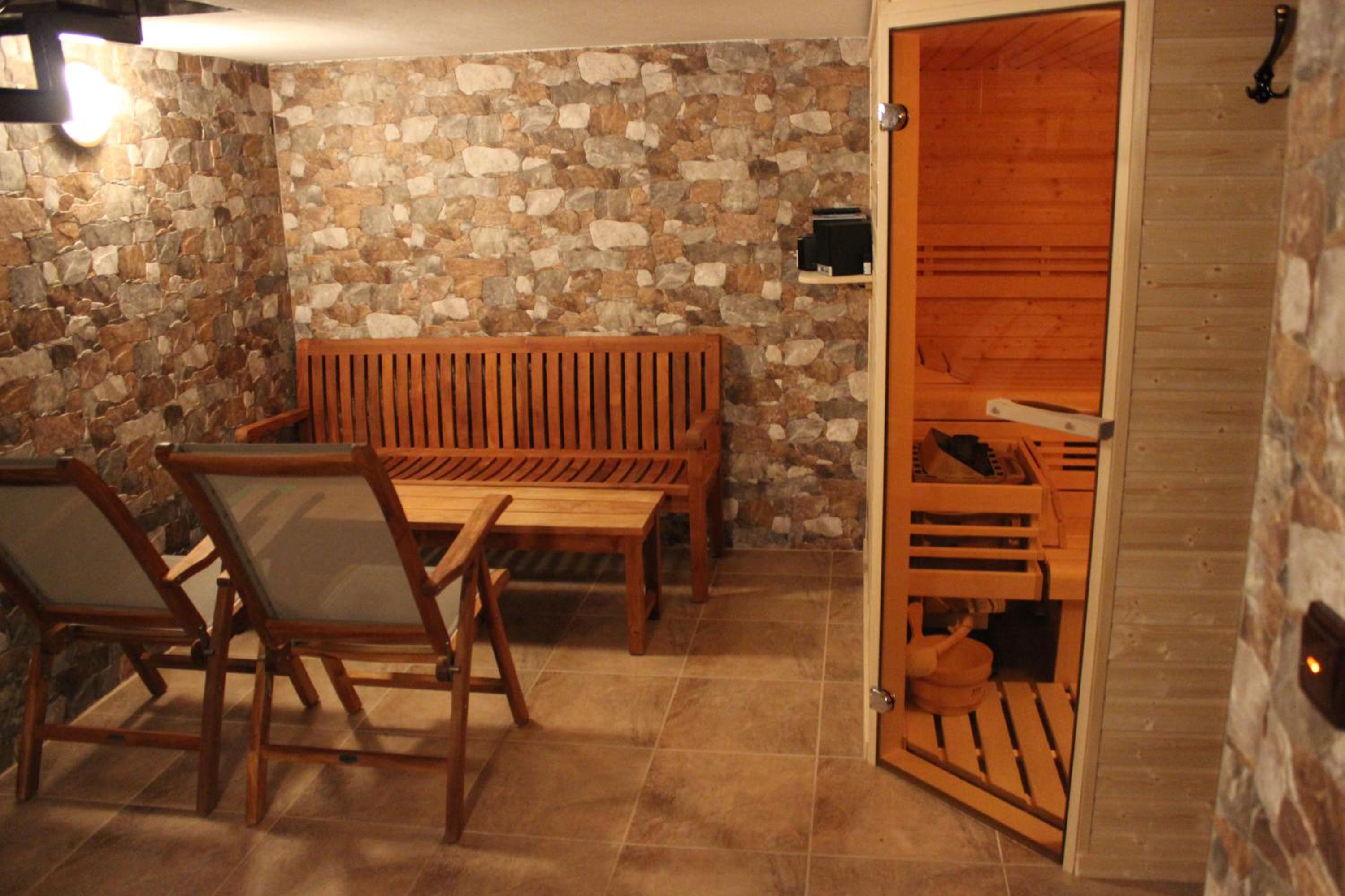 One-Bedroom Suite photo 2