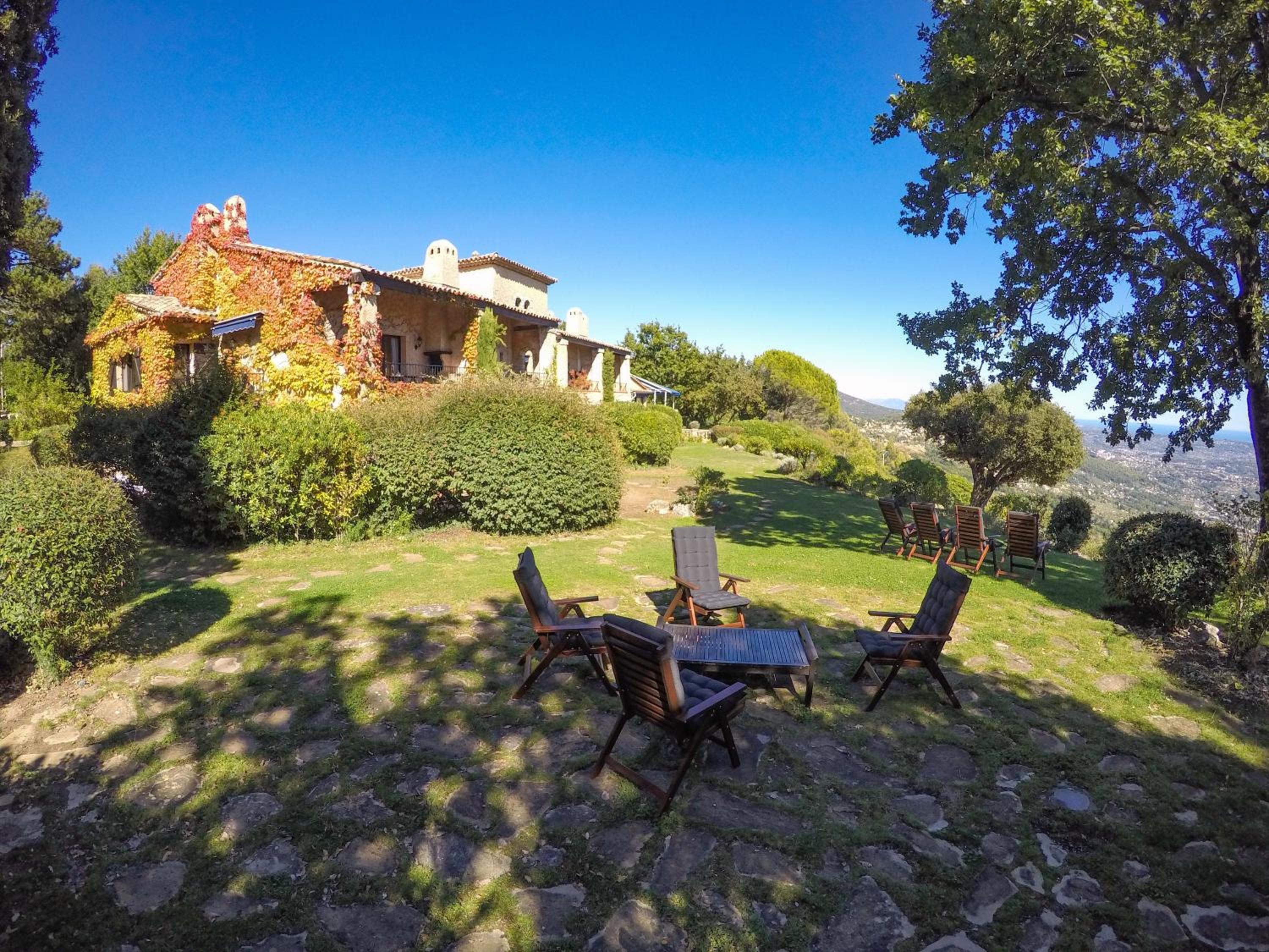 Three-Bedroom Apartment with Balcony and Panoramic Views photo 1