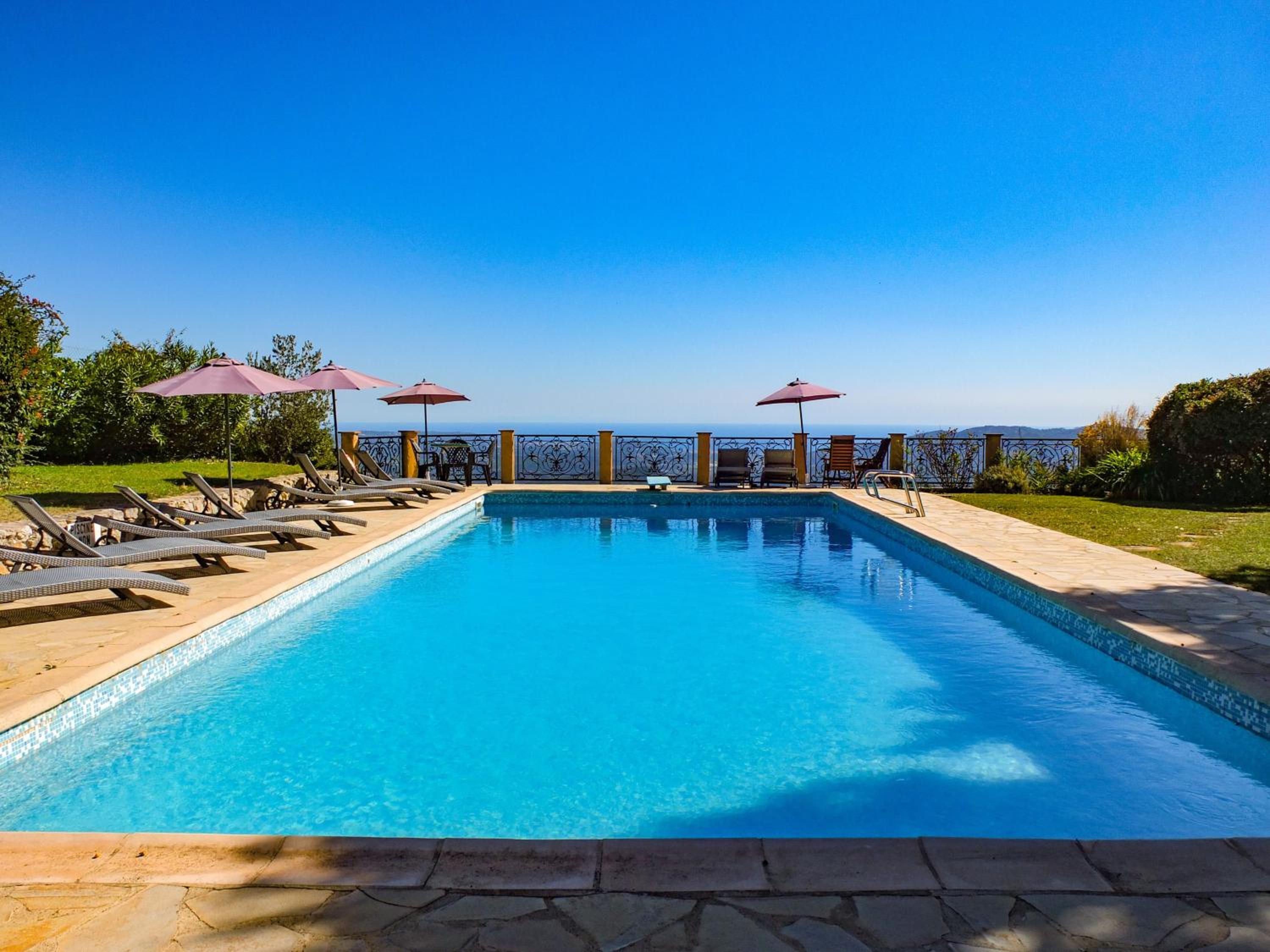 One-Bedroom Garden-Level Apartment with Patio and Panoramic Views photo 1