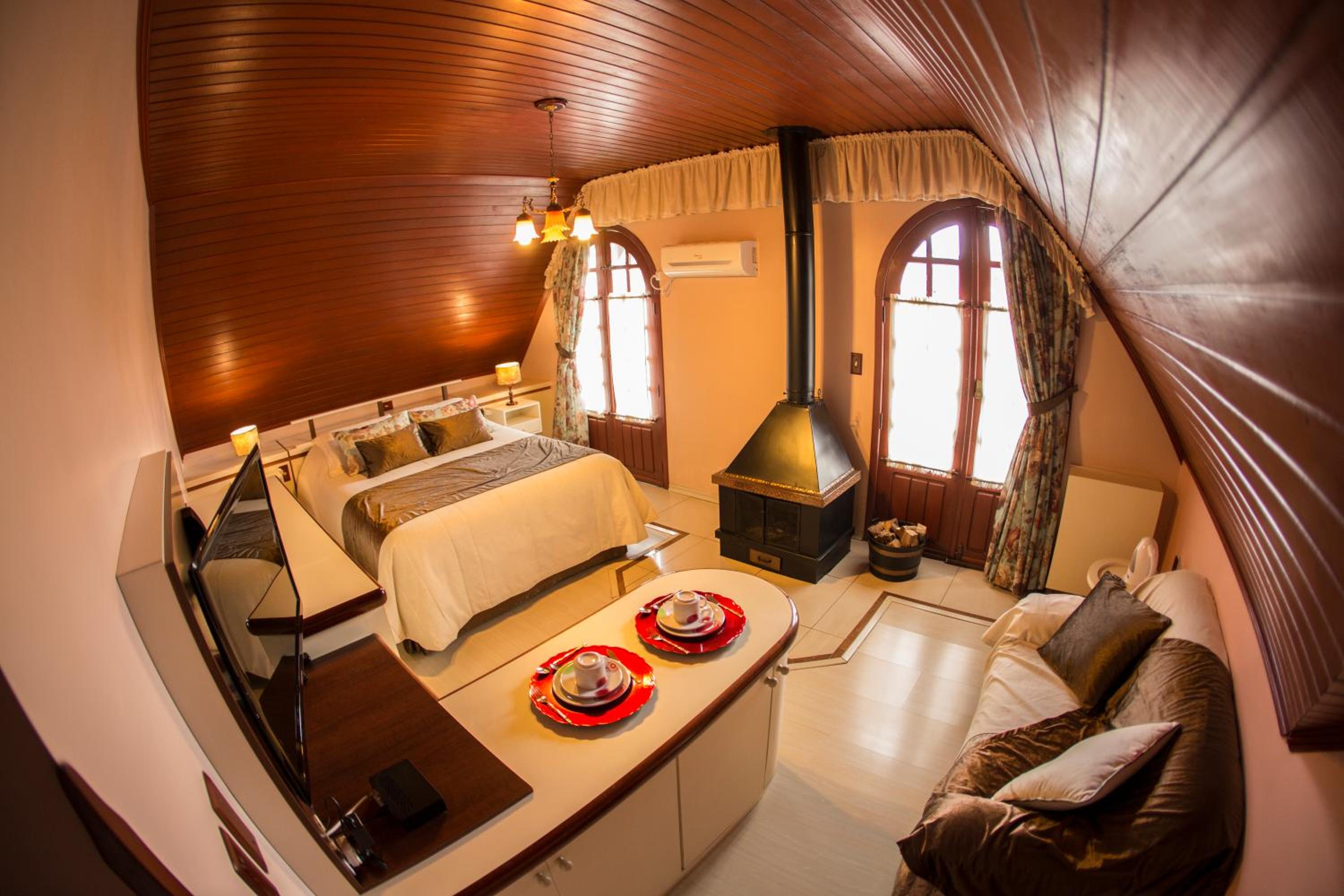 Suite with Spa Bath and Balcony photo 1
