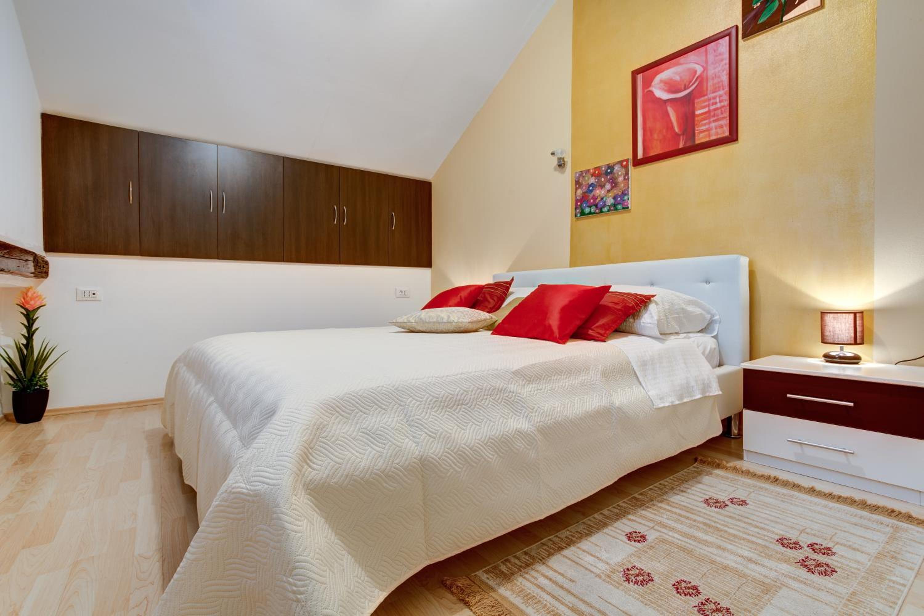 Apartment - Split Level