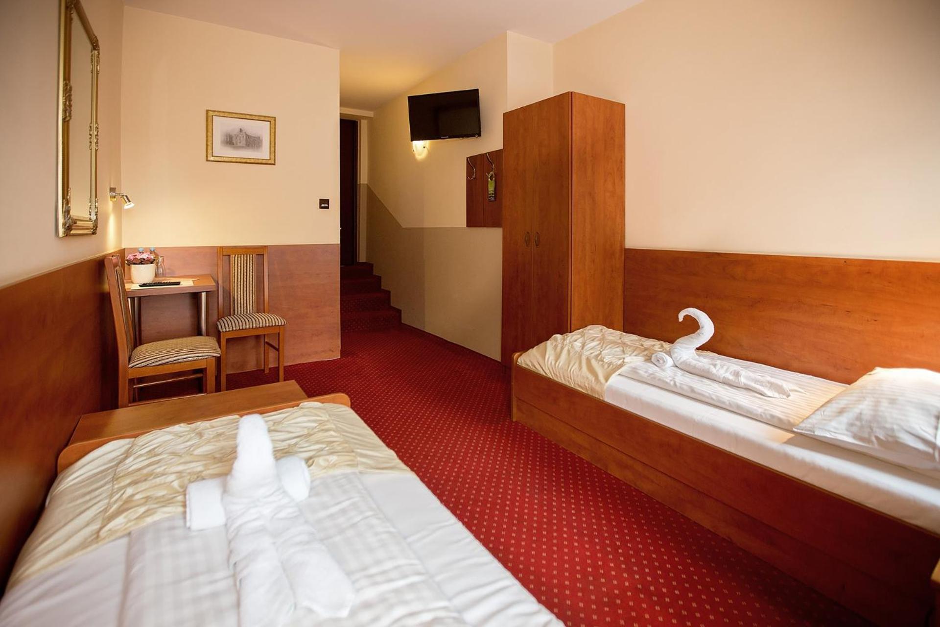 Standard Twin Room - Photo 6