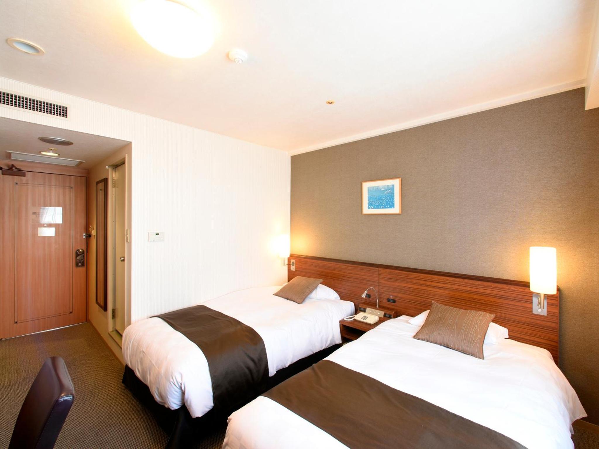 Twin Room - Non-Smoking - Photo 3