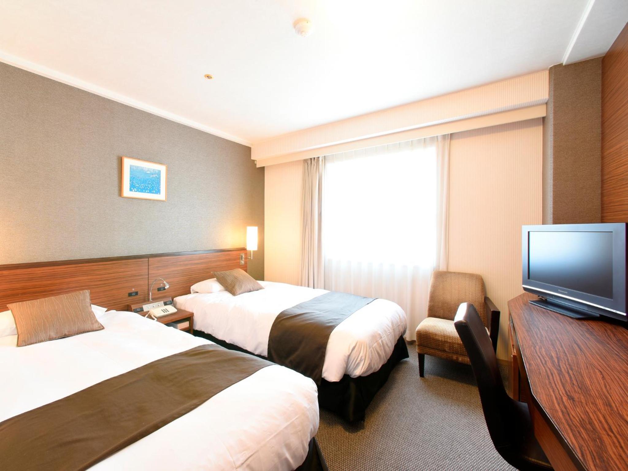 Twin Room - Non-Smoking - Photo 4