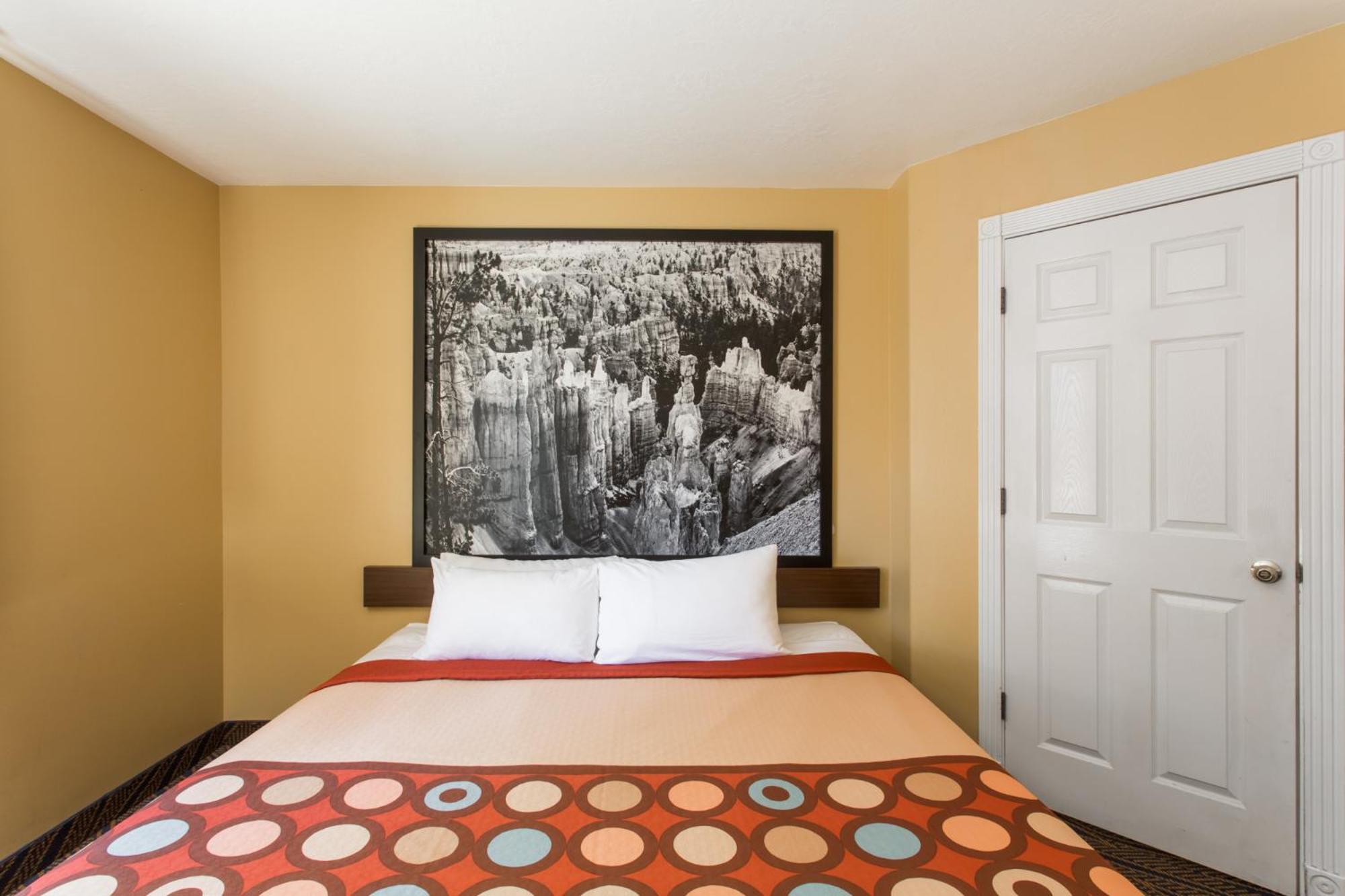 King Suite - Non-Smoking - Photo 1