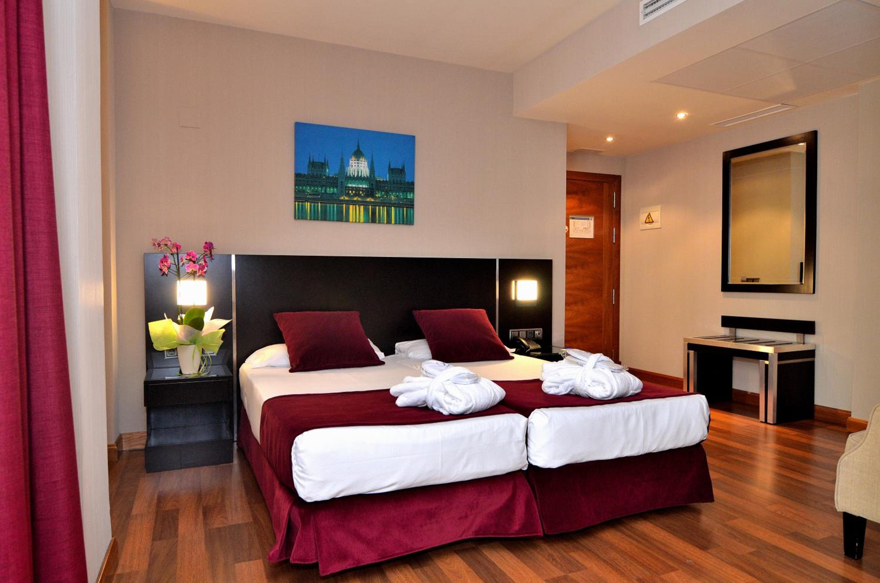 Double or Twin Room with parking included photo 3