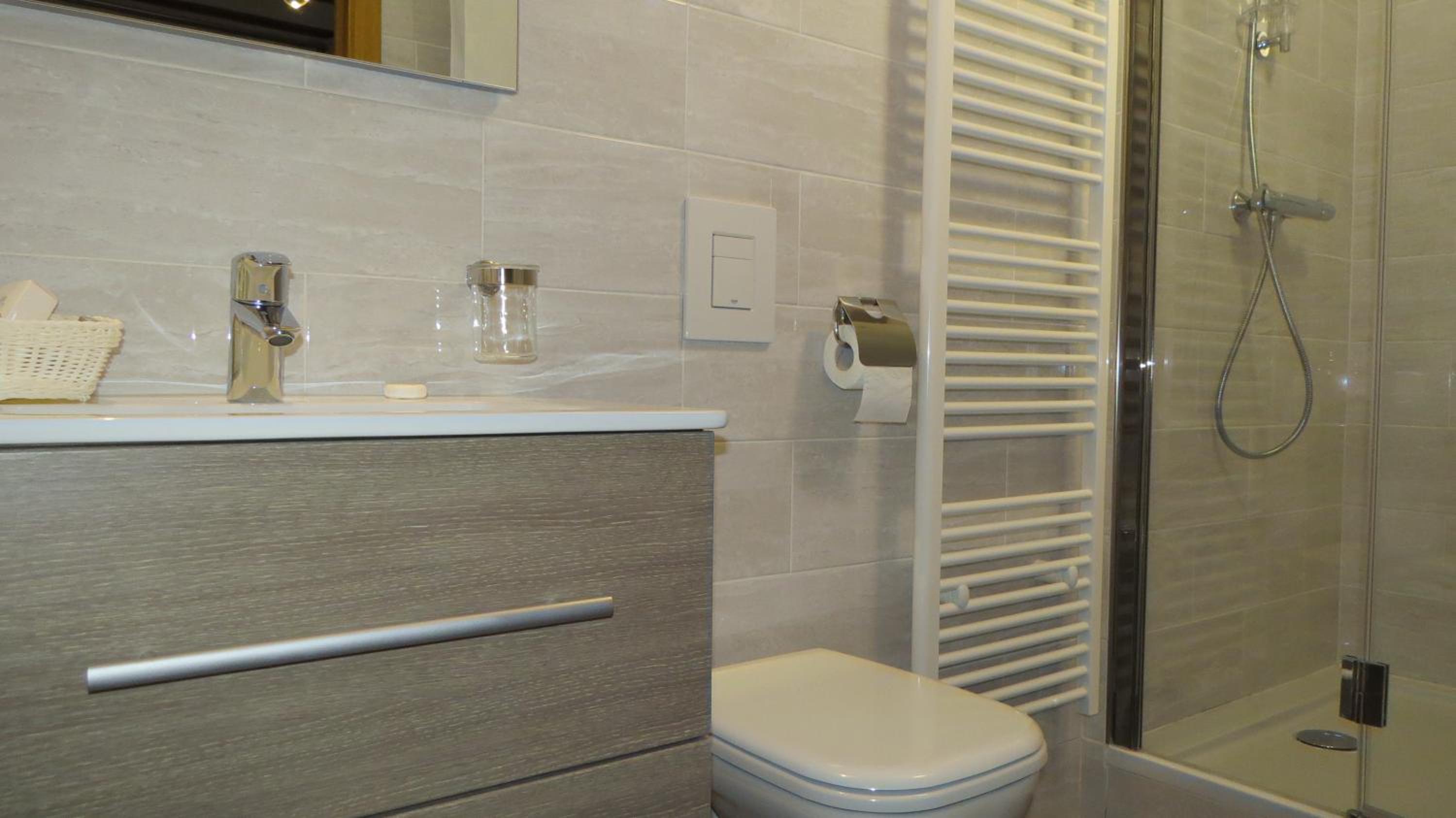 Double Room - Disability Access photo 3