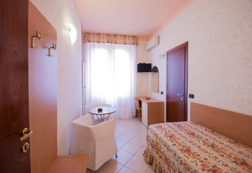 Single Room photo 1