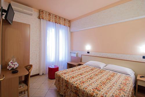 Double or Twin Room photo 3
