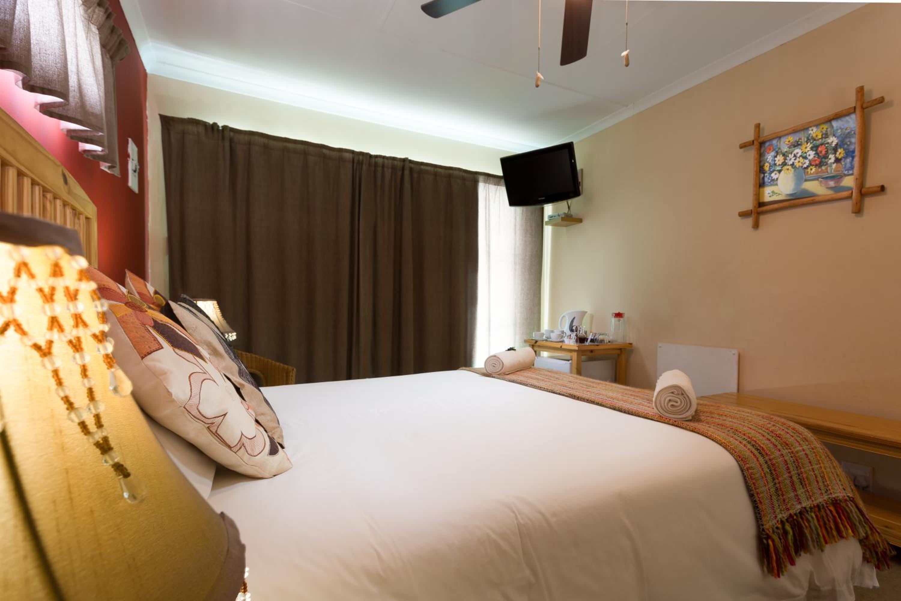 Queen Room with Pool View photo 2