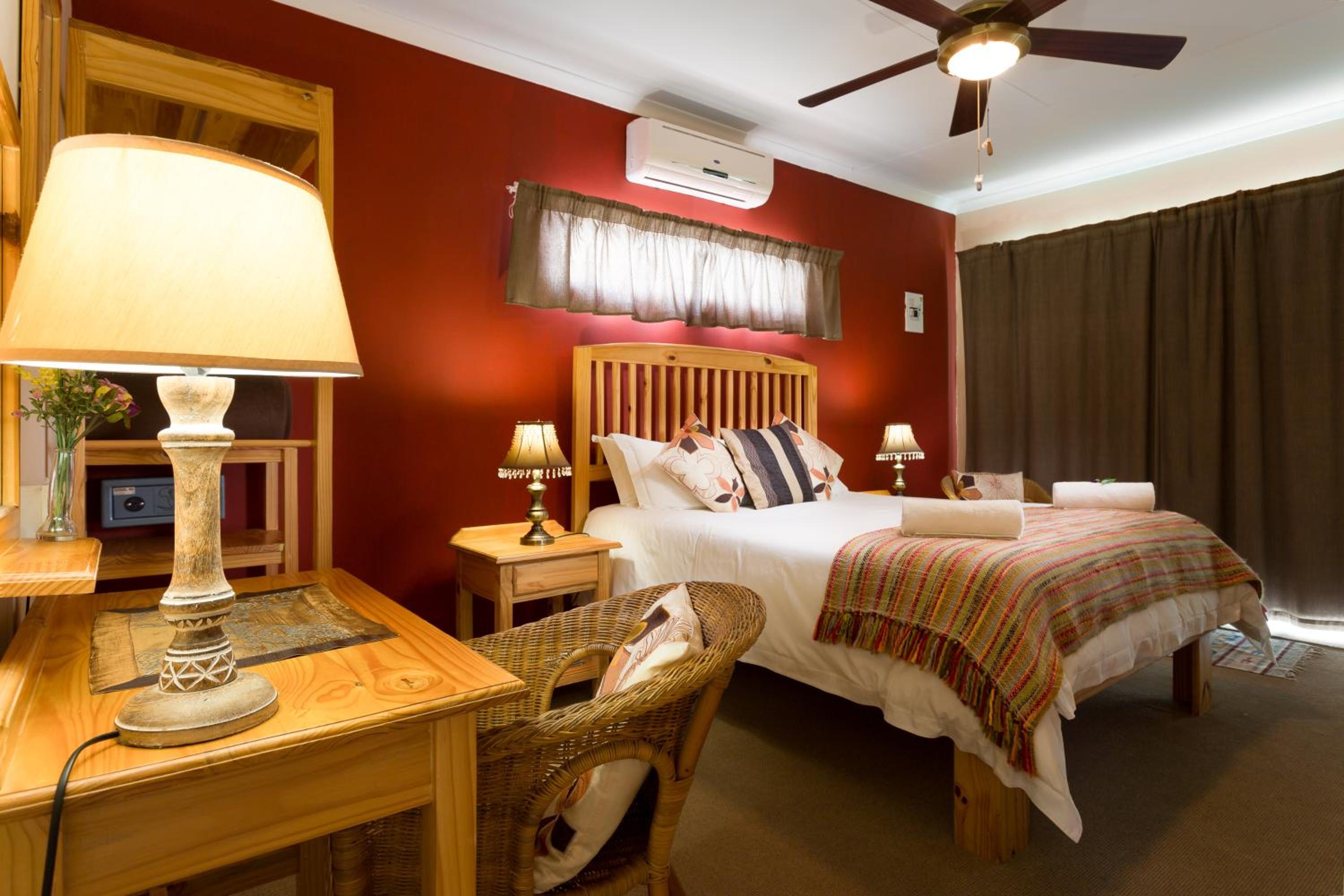 Queen Room with Pool View photo 1