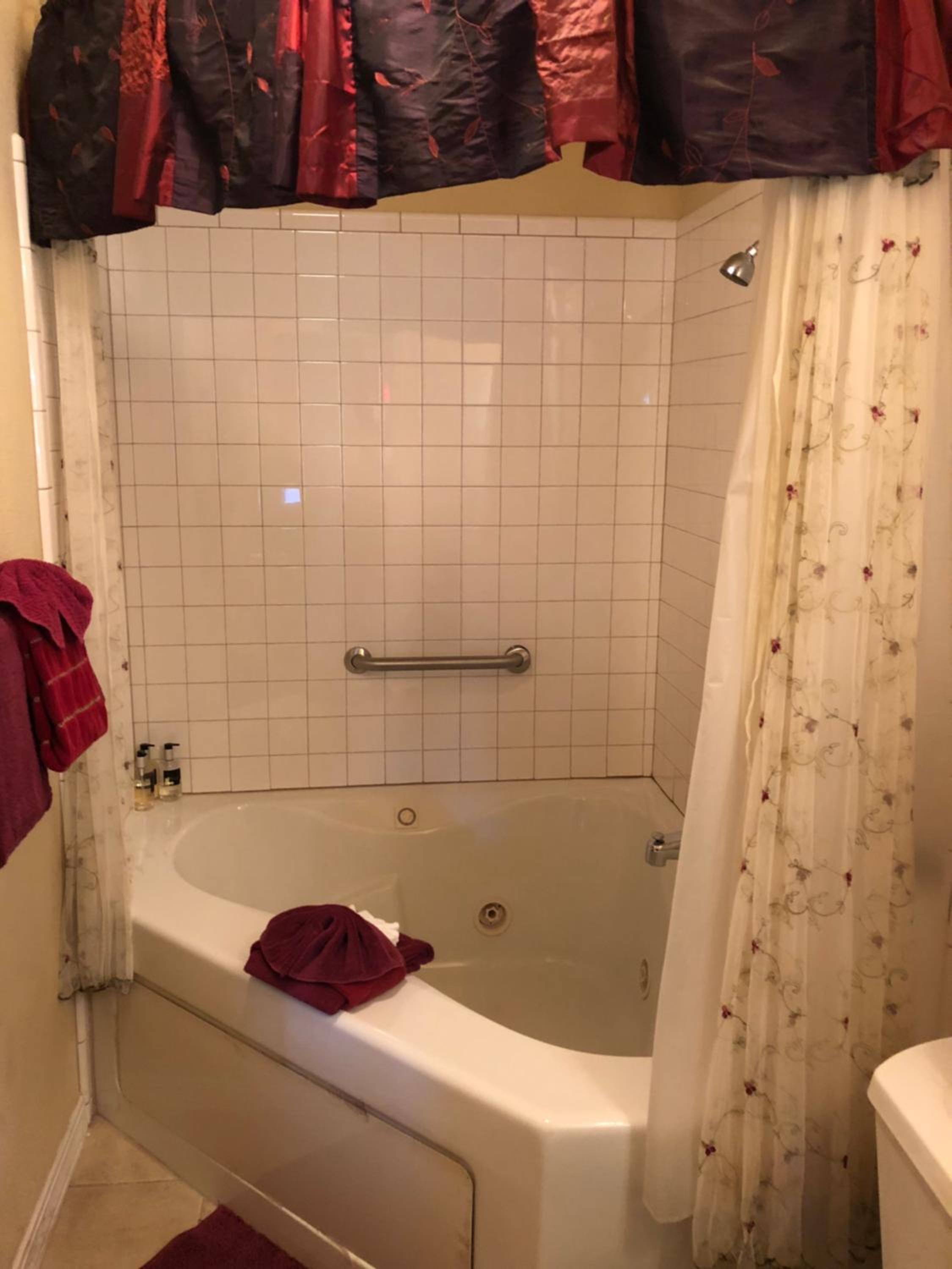 Valentine Suite at All Seasons Inn photo 2
