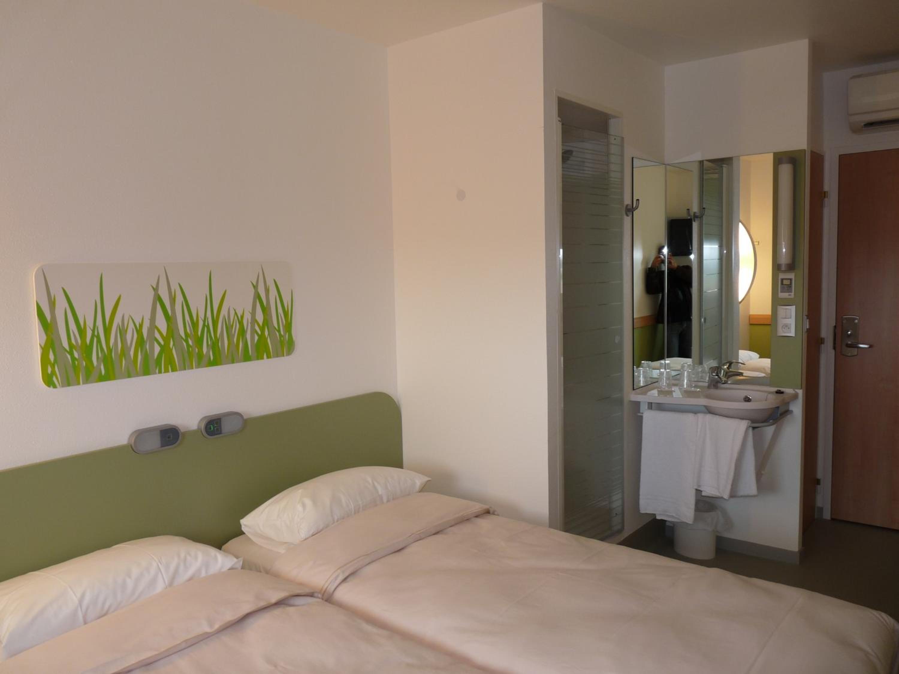 Twin Room - Photo 6