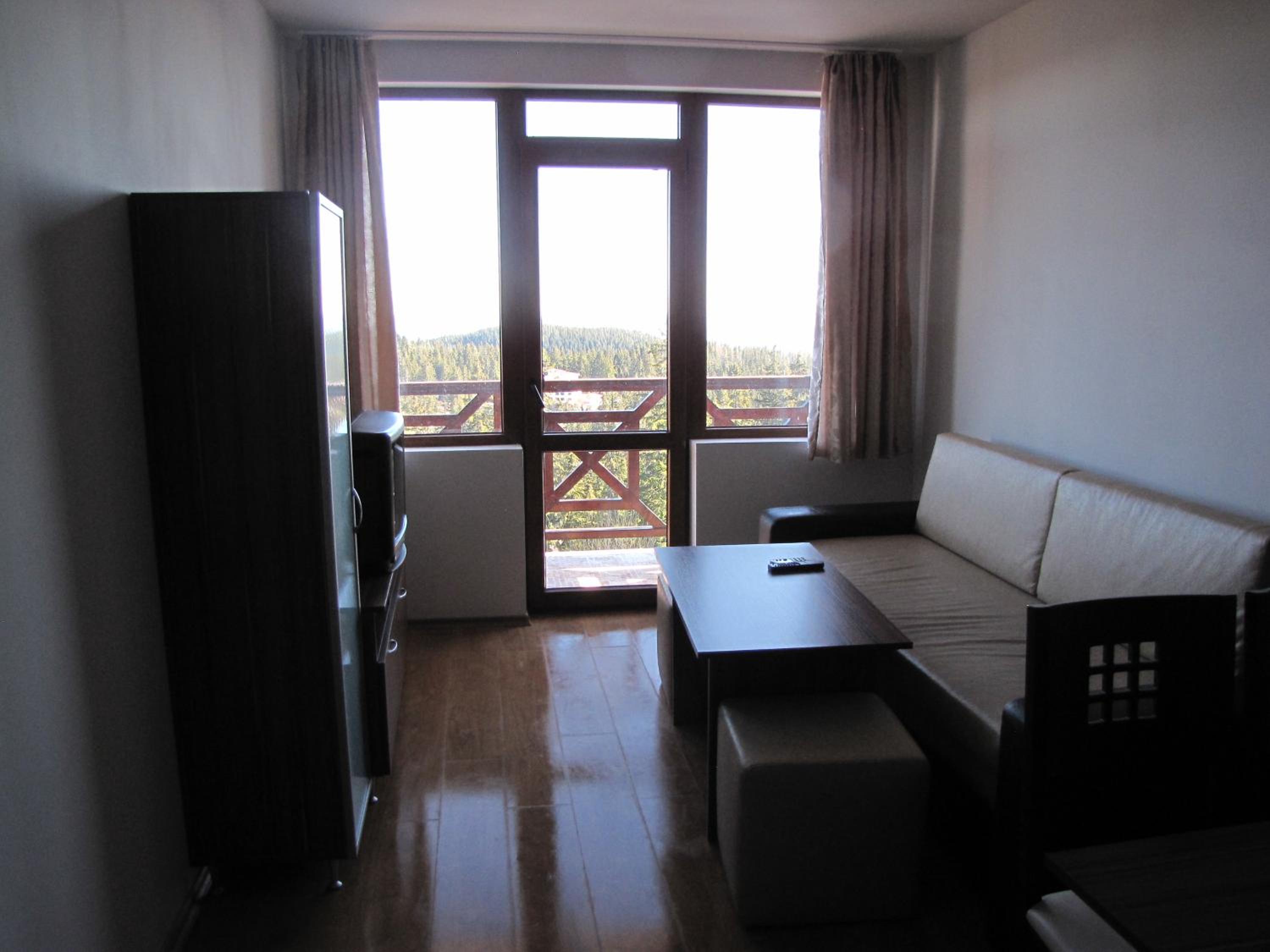 Apartment with Mountain View