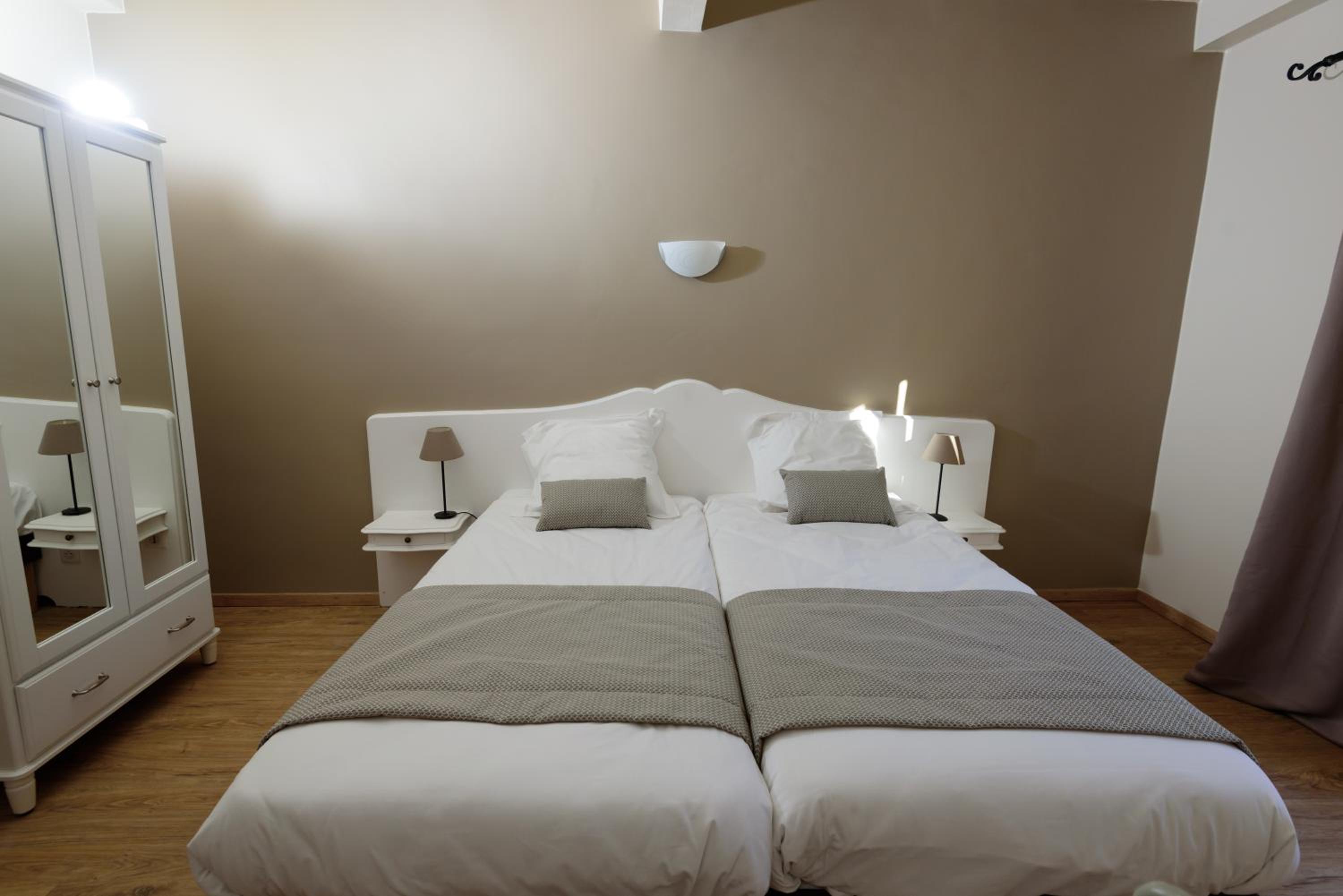 Double or twin Room with Terrace and Park View photo 2