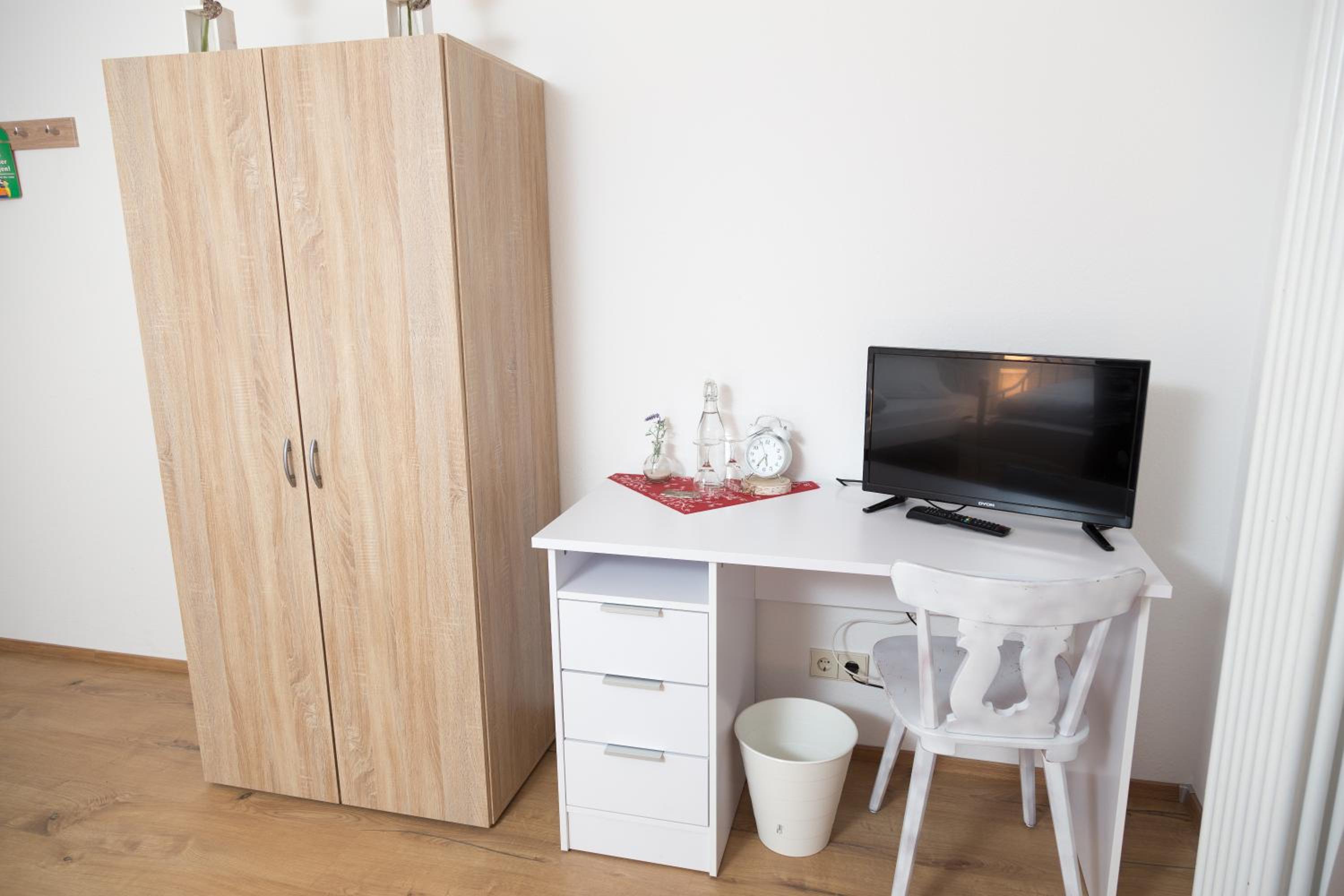 Twin Room with Balcony - Photo 3
